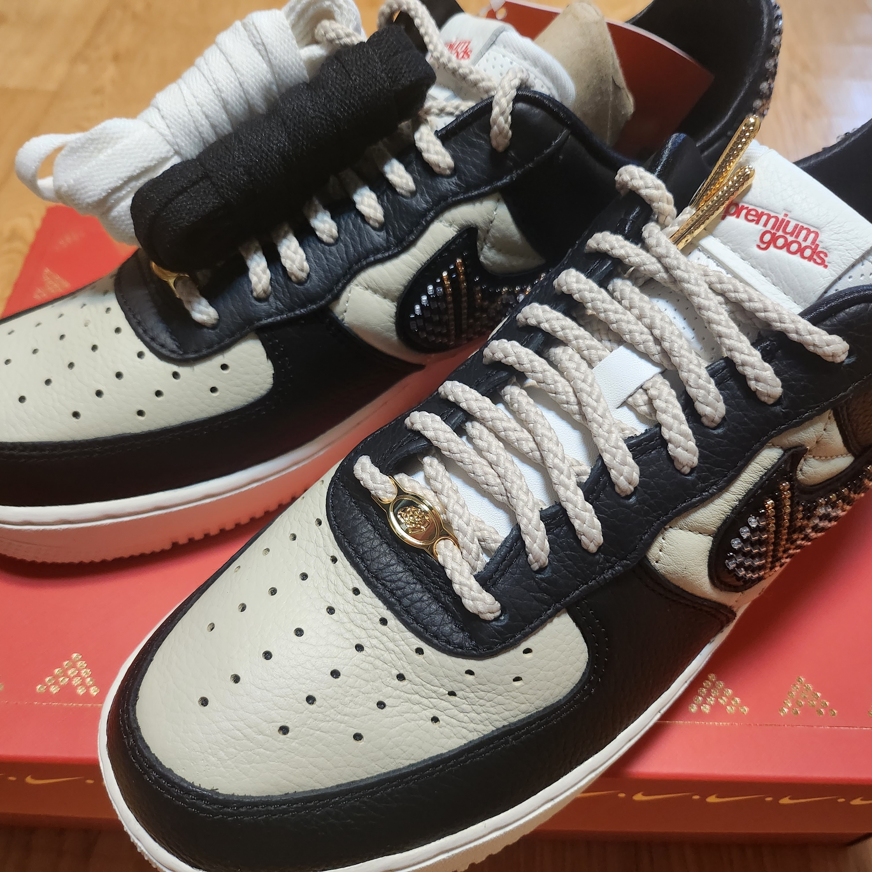 (W) Nike x Premium Goods Air Force 1 Low Black Sand 착용 스타일 - 4