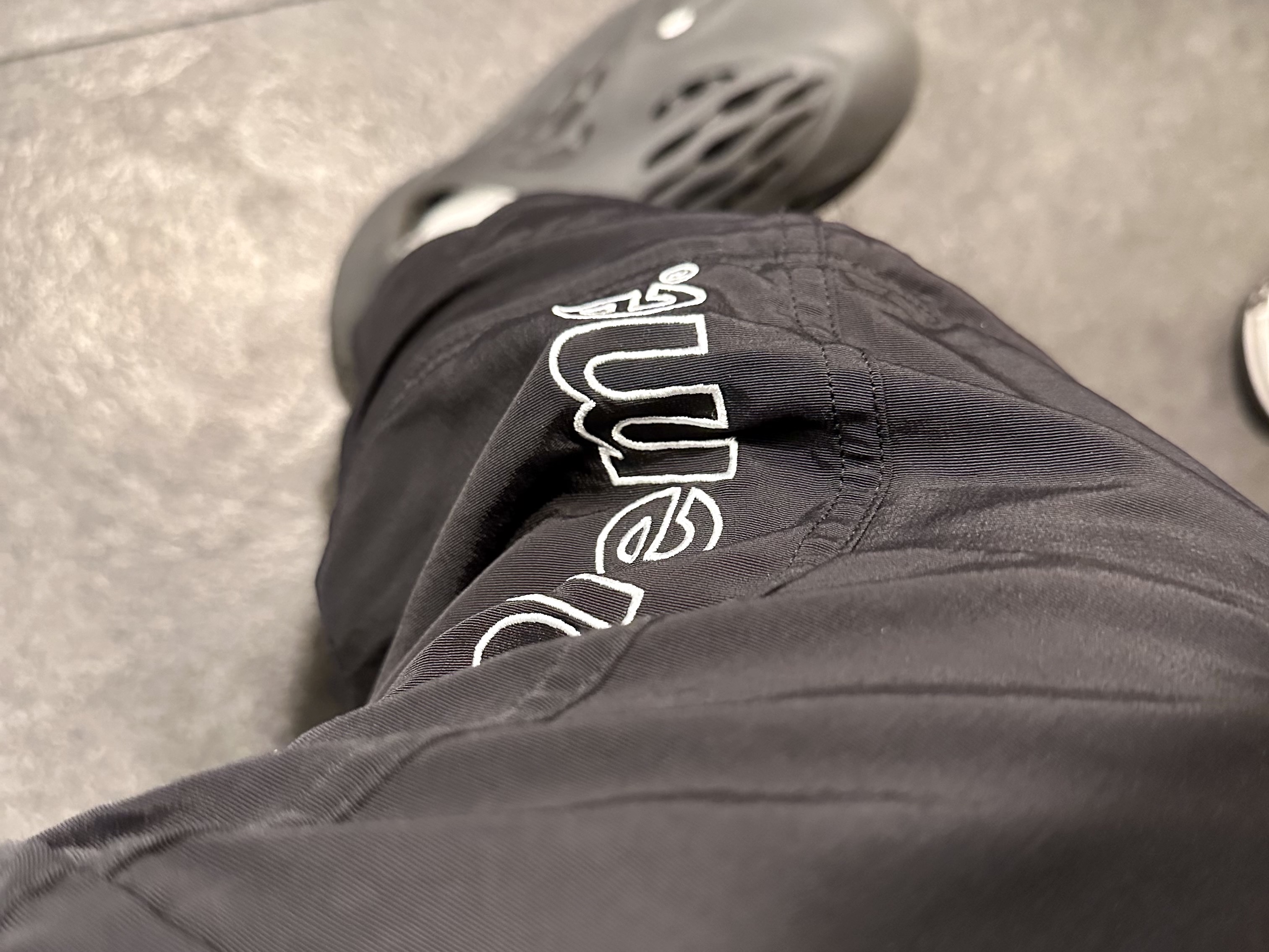 Supreme x The North Face Trekking Zip-Off Belted Pants Black - 22SS, Adidas Yeezy Foam RNNR Onyx 착용 스타일 - 2