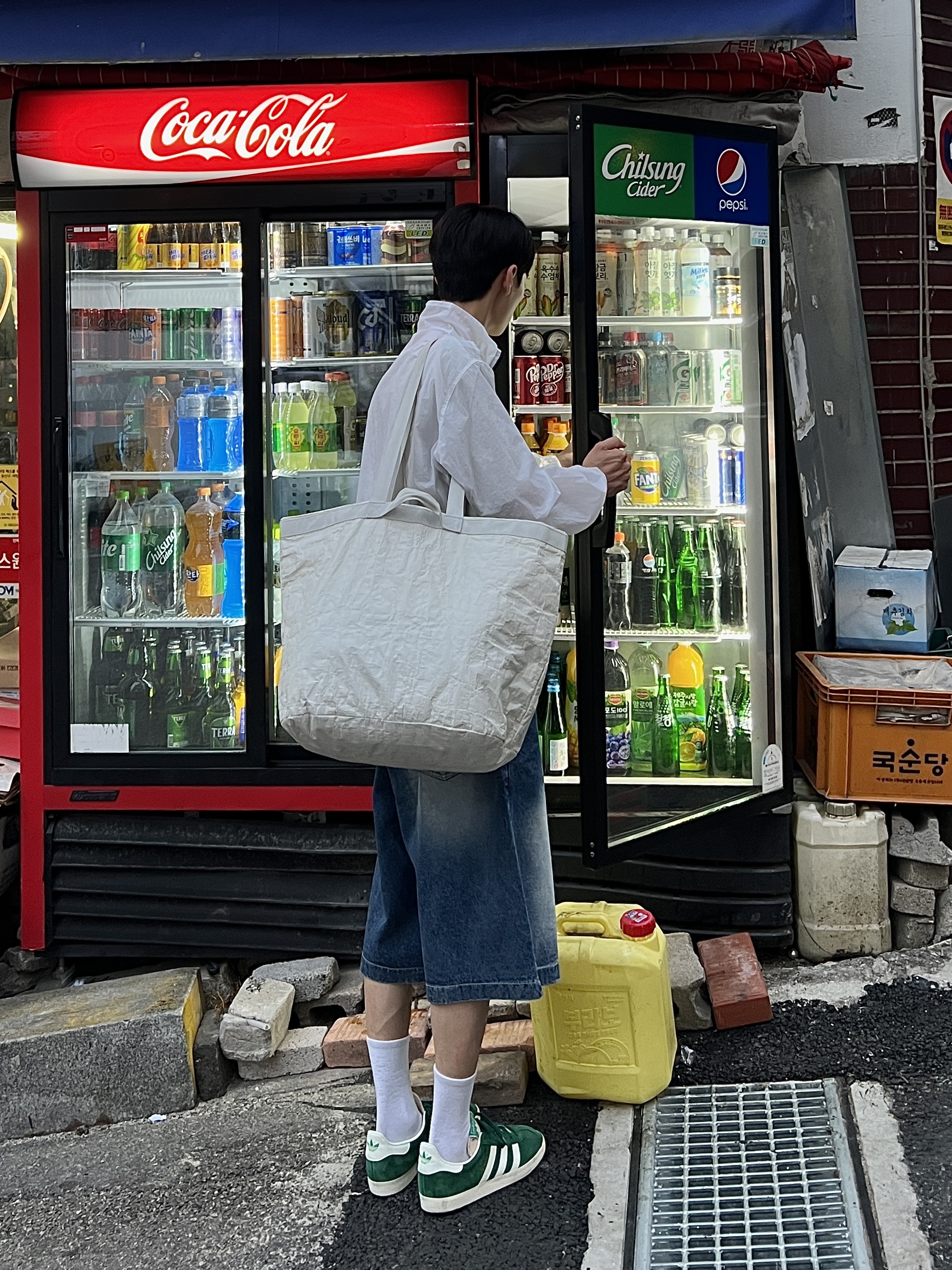 아디다스 가젤 다크 그린 크림 화이트 착용 스타일 - 3