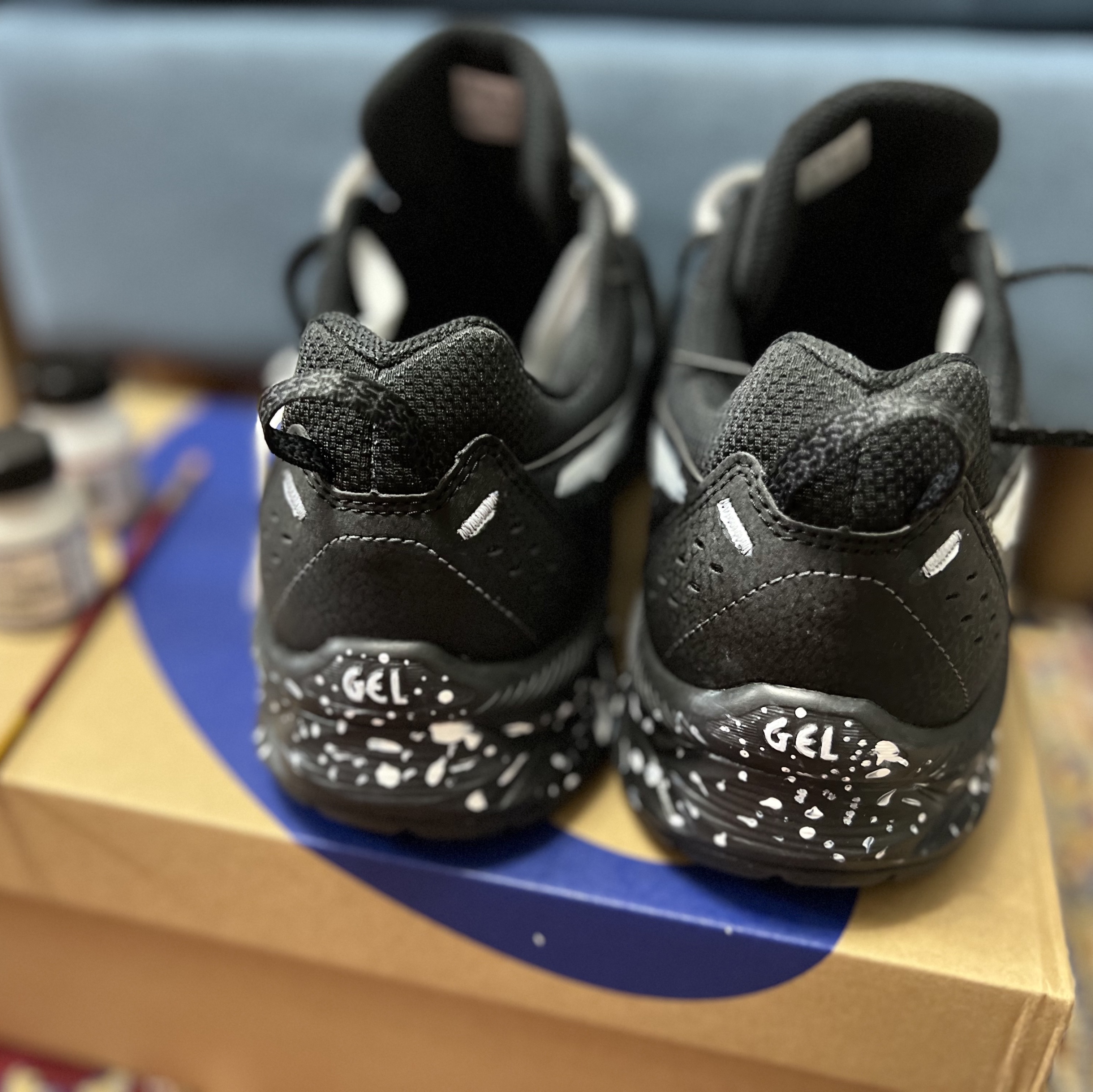 (W) Asics Gel-Venture 9 Black, Onitsuka Tiger Corsair White True Red 착용 스타일 - 4