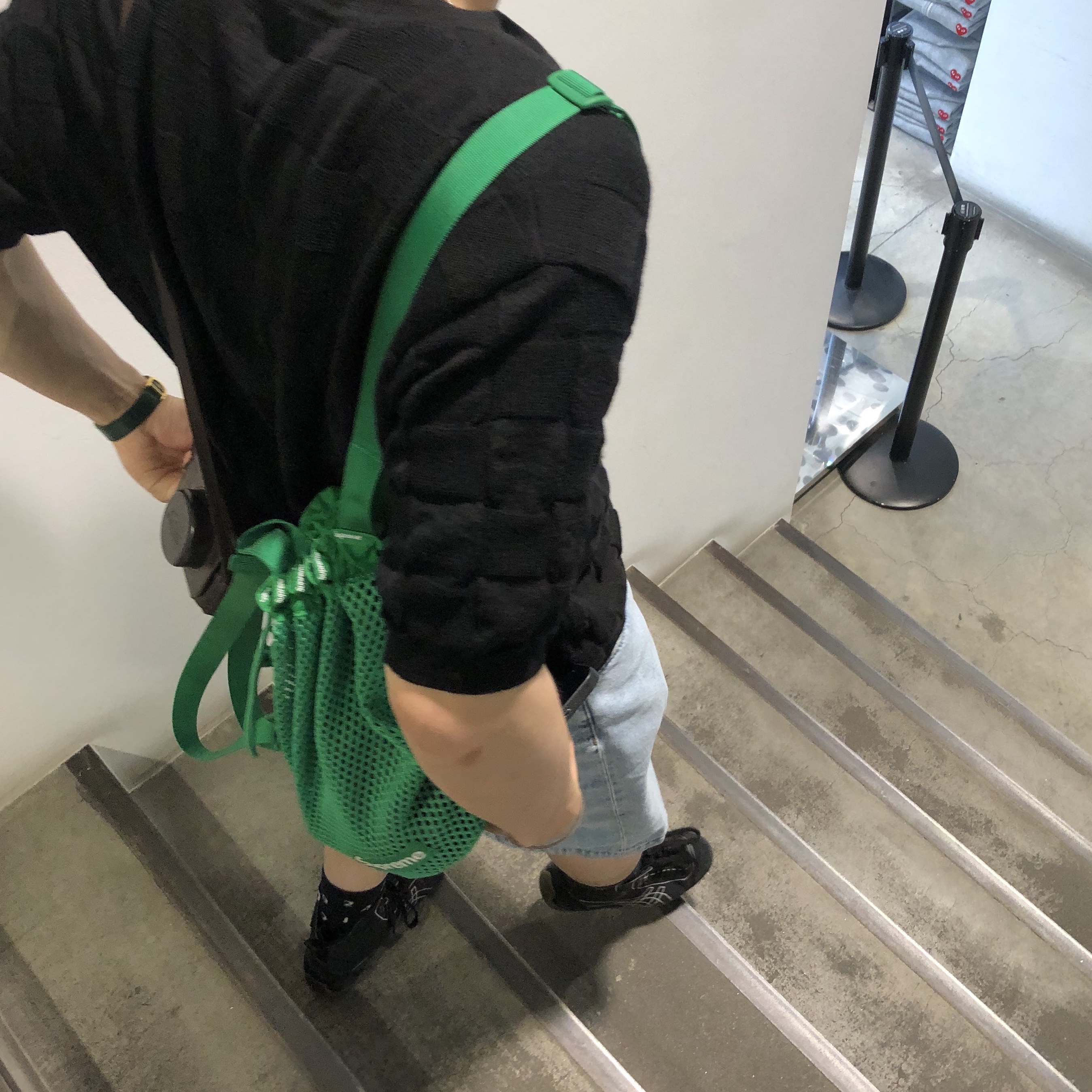 Supreme Mesh Small Backpack Green - 23SS 착용 스타일 - 2
