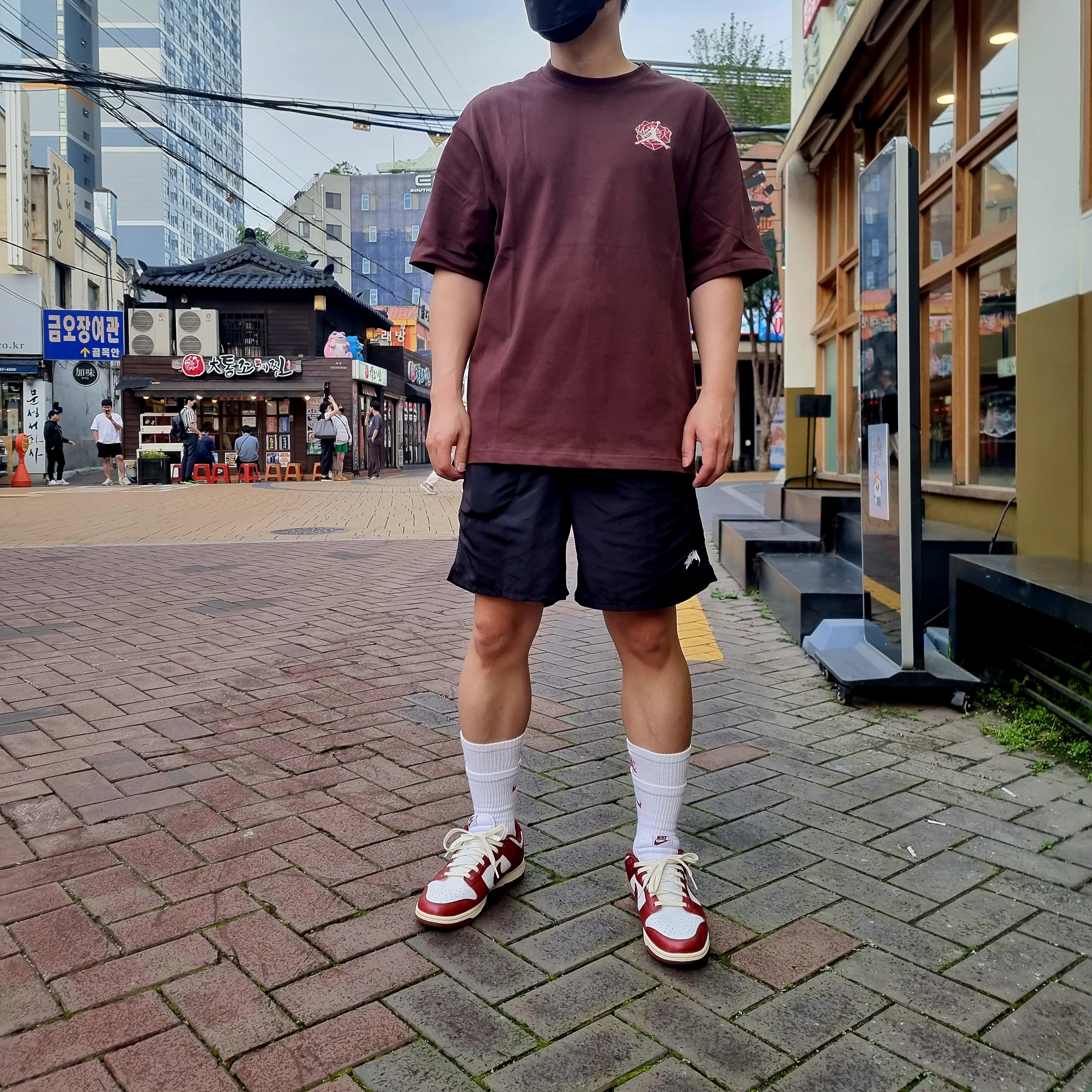 (W) Jordan x Teyana Taylor Vintage T-Shirt Earth - Asia, Jordan x Teyana Taylor Cushioned Crew Socks White 착용 스타일 - 2