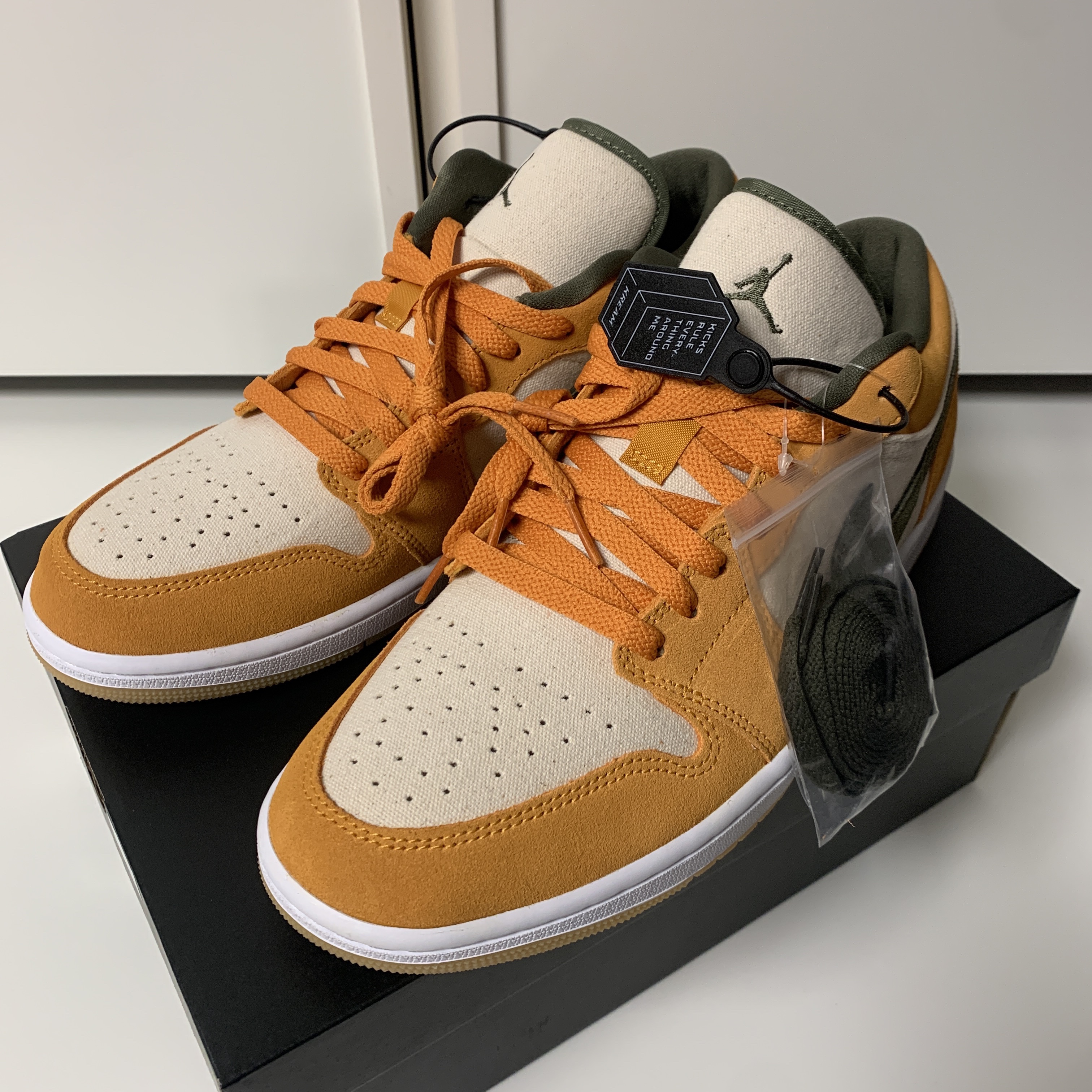 Jordan 1 Low SE Light Curry 착용 스타일