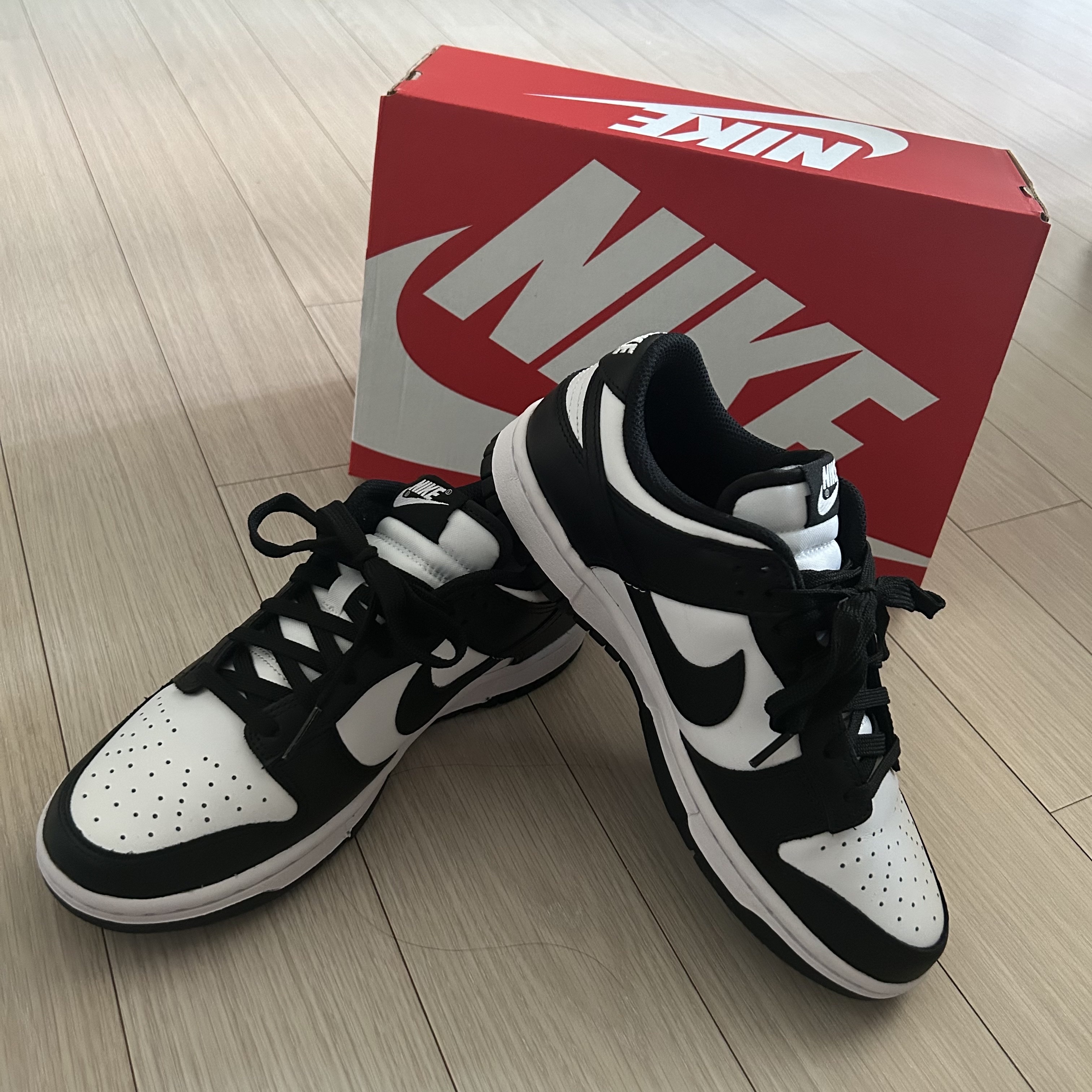 (W) Nike Dunk Low Black 착용 스타일 - 1