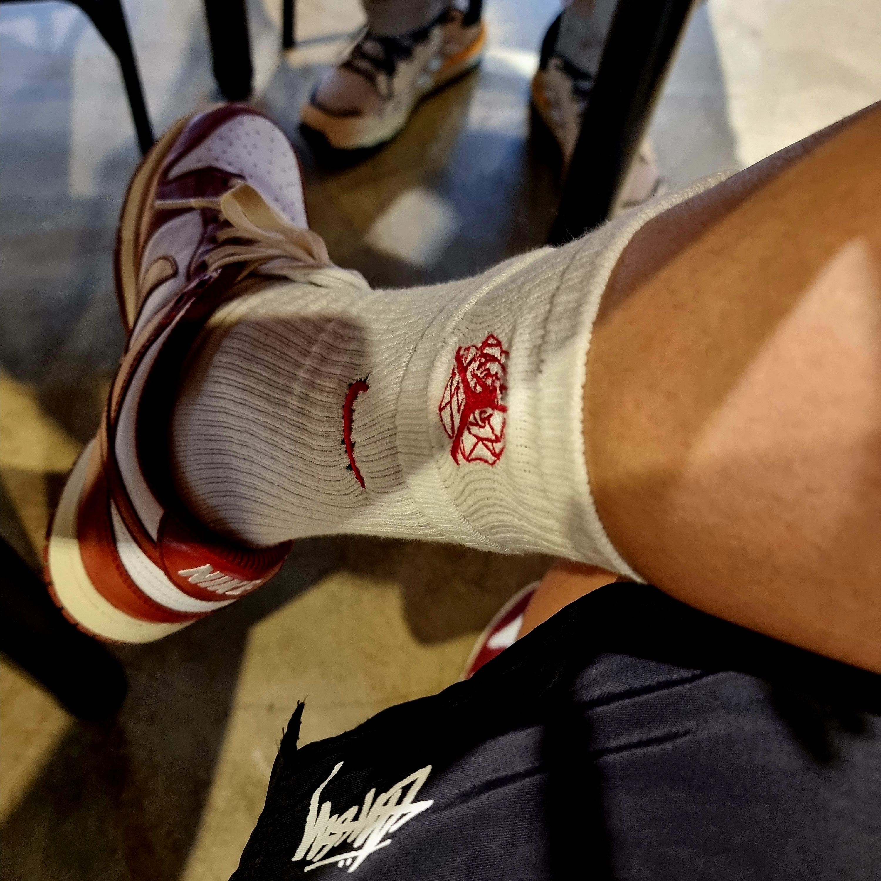 (W) Jordan x Teyana Taylor Vintage T-Shirt Earth - Asia, Jordan x Teyana Taylor Cushioned Crew Socks White 착용 스타일 - 3