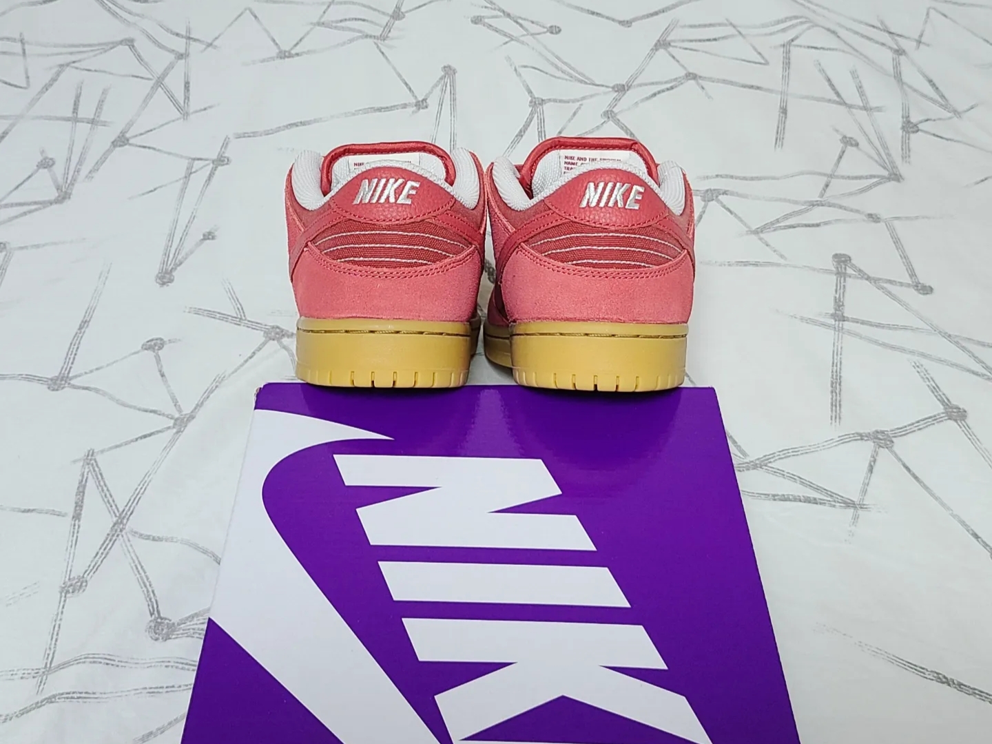 Nike SB Dunk Low Adobe 착용 스타일 - 5