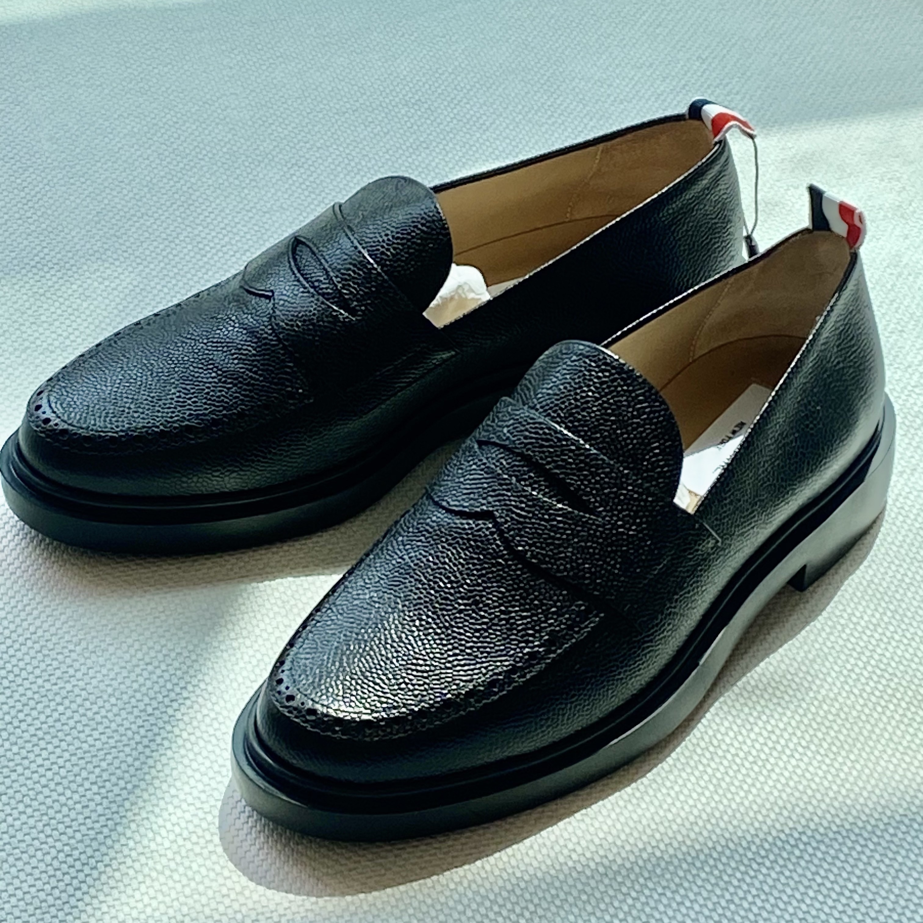 Thom Browne Pebble Grain Rubber Sole Penny Loafer Black 착용 스타일