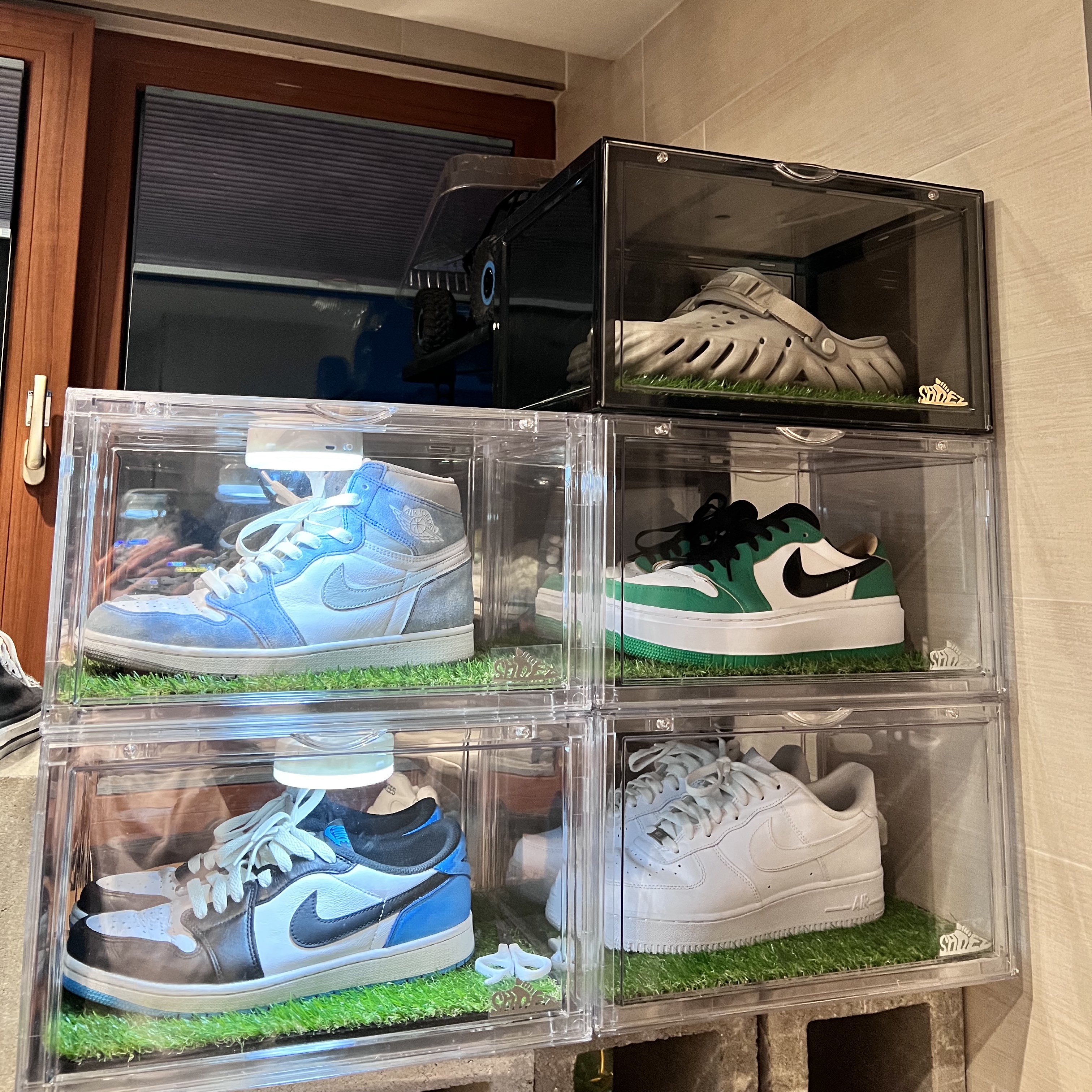 (W) Jordan 1 Elevate Low SE Lucky Green, Jordan 1 Retro High OG Hyper Royal 착용 스타일