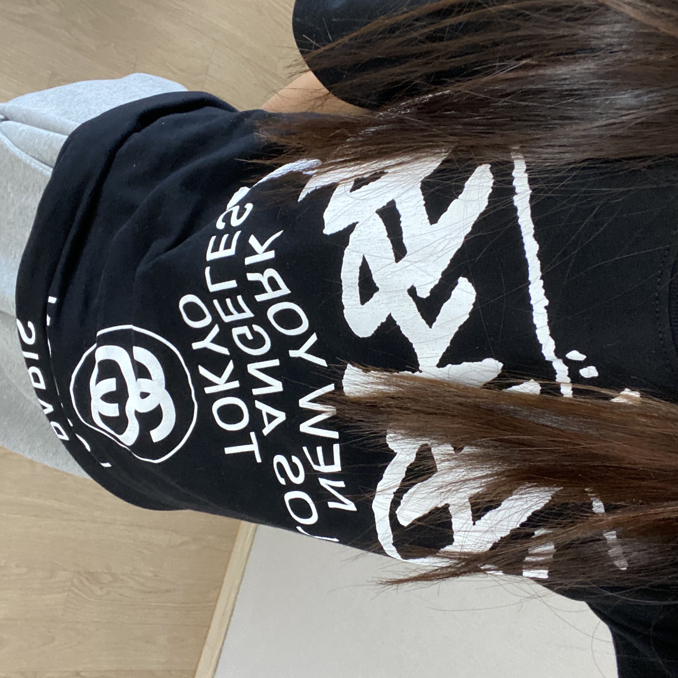 Stussy World Tour T-Shirt Black 착용 스타일 - 1