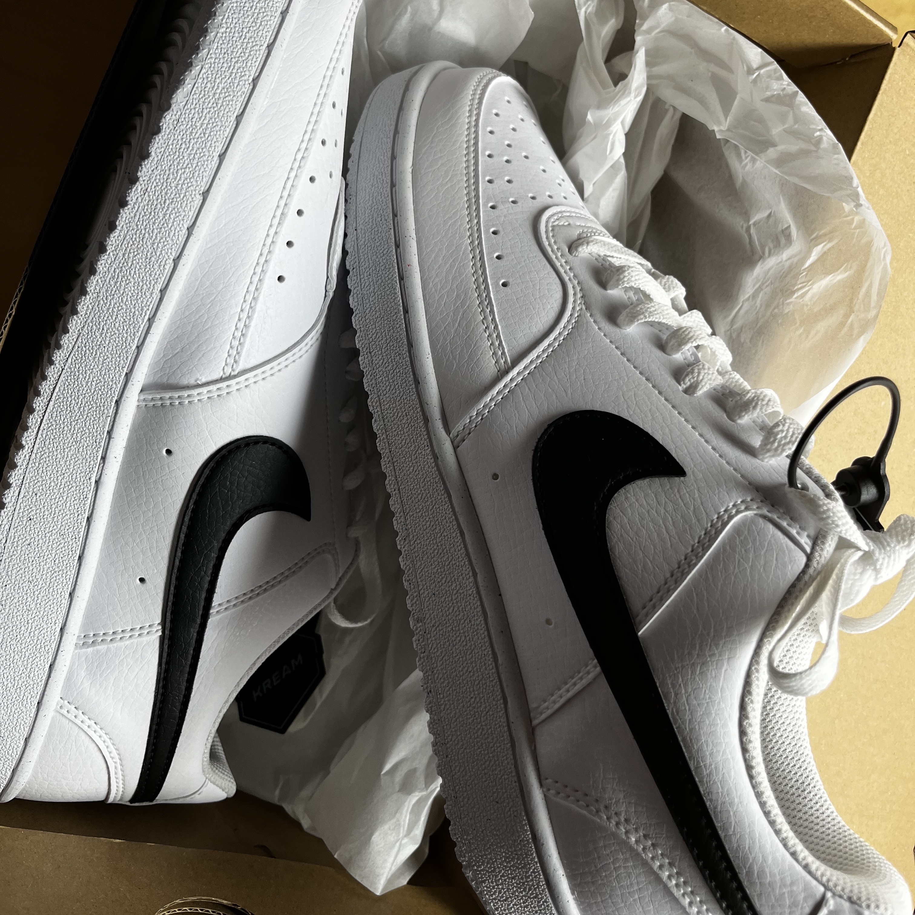 Nike Court Vision Low Next Nature White Black 착용 스타일