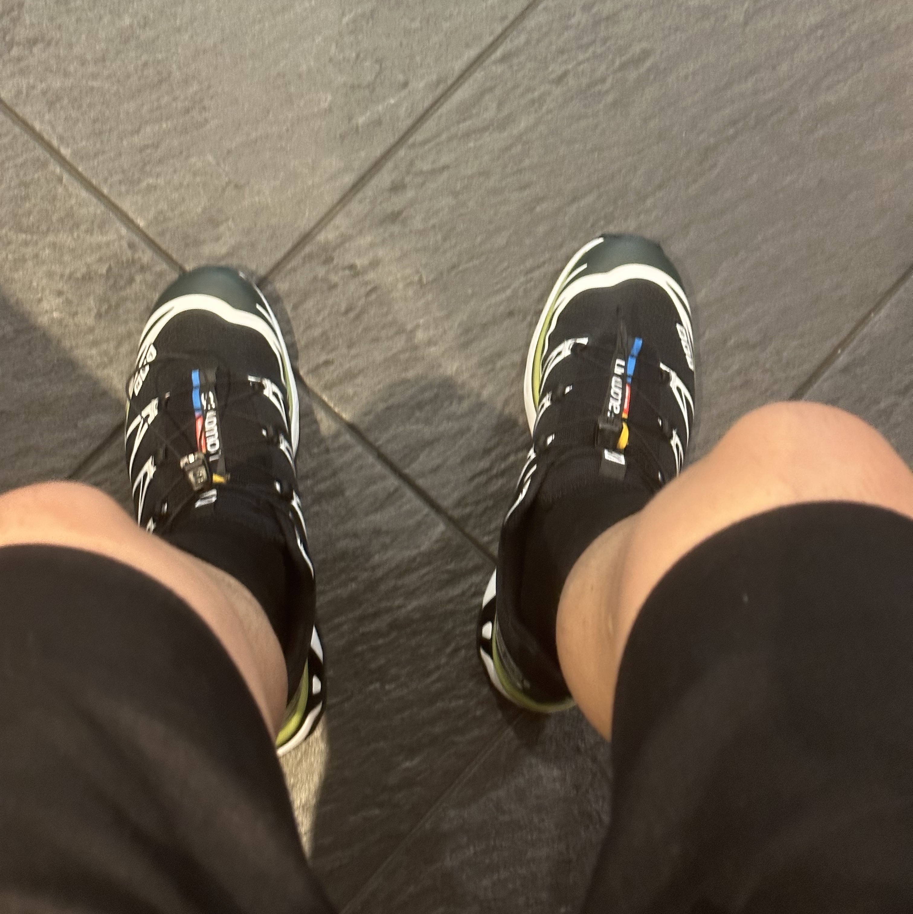 Salomon XT-6 Scarab Black 착용 스타일