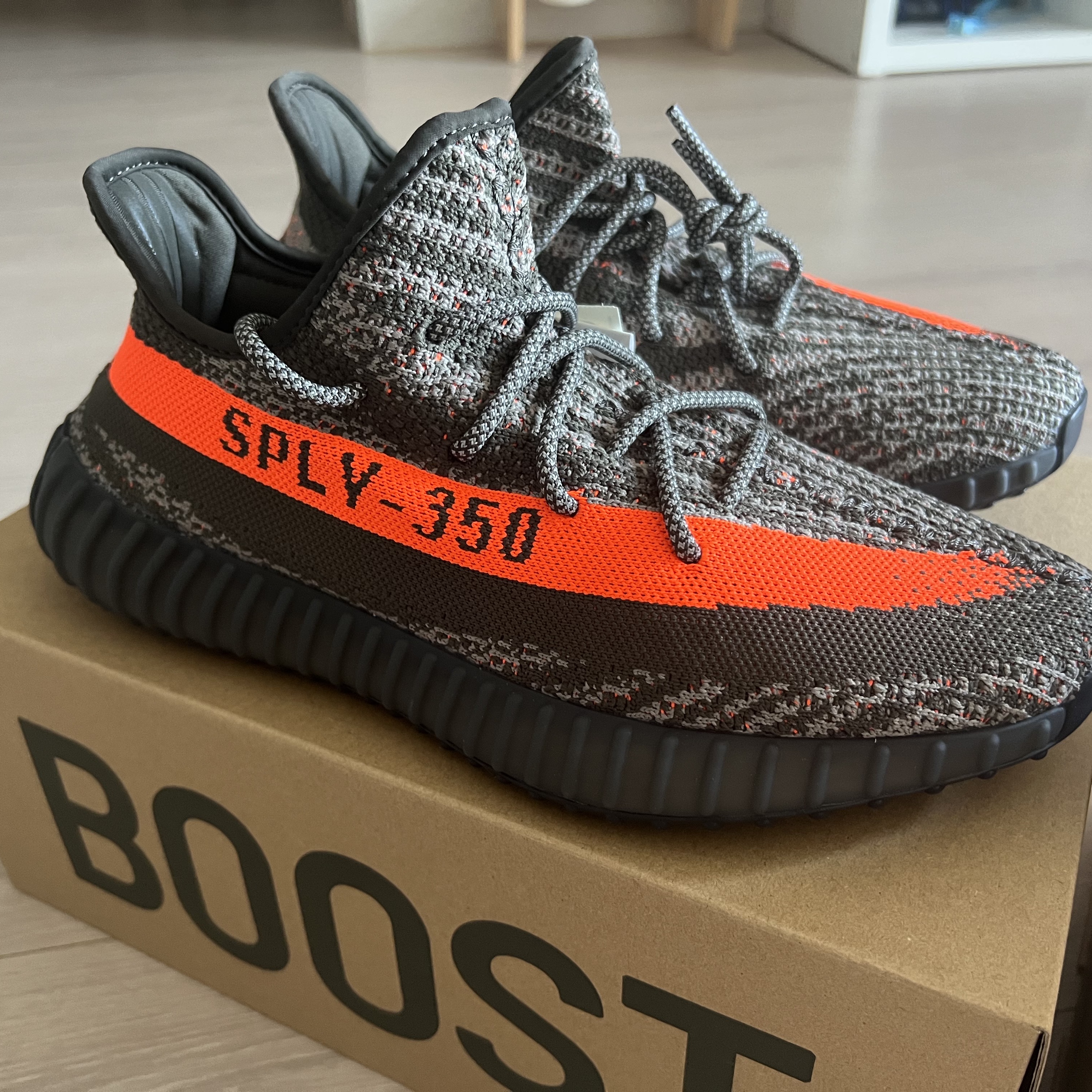 Adidas Yeezy Boost 350 V2 Carbon Beluga, Adidas Yeezy Boost 350 V2 Beluga - Reflective 착용 스타일 - 3