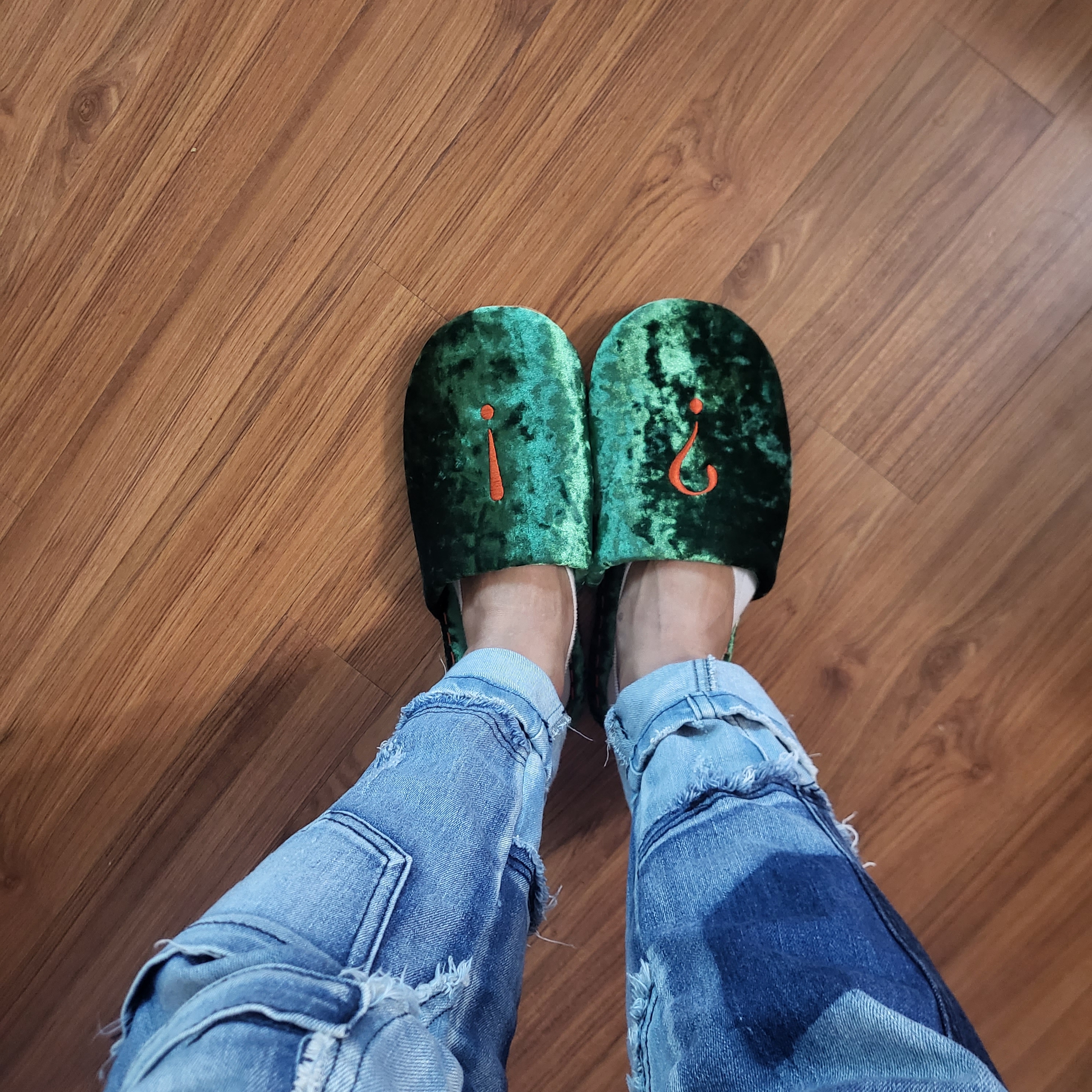 Say Touche Velvet Room Shoes Green 착용 스타일