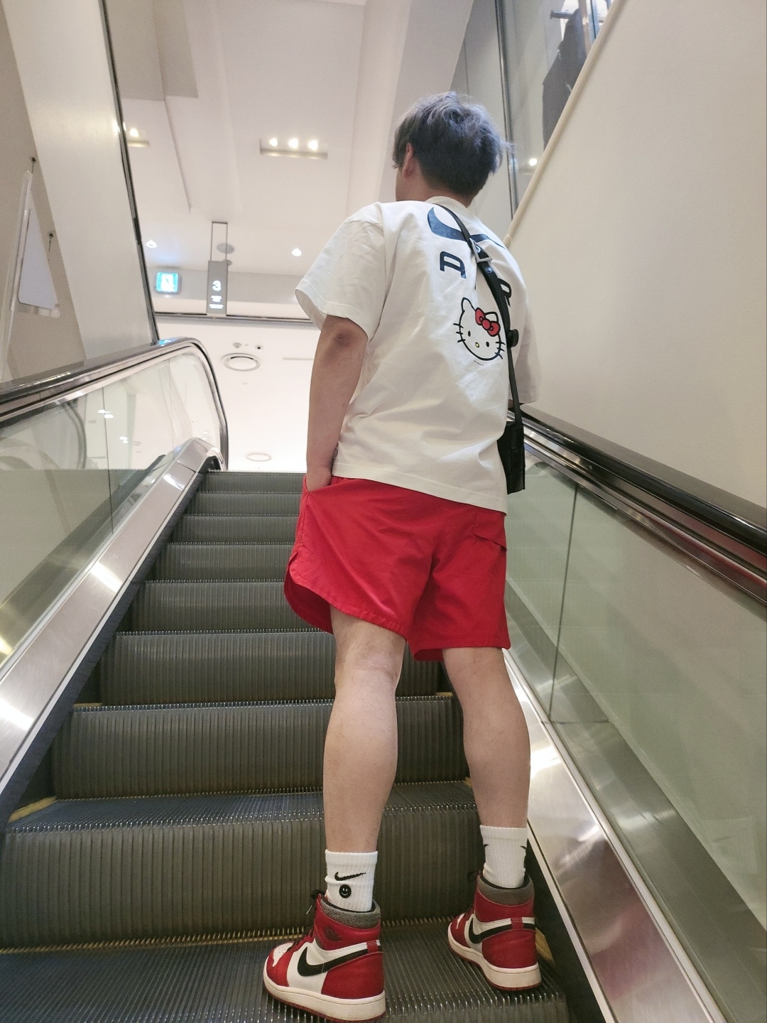 Nike NSW Woven Lined Flow Shorts University Red - US/EU, Jordan 1 Retro High OG Chicago 2022 착용 스타일