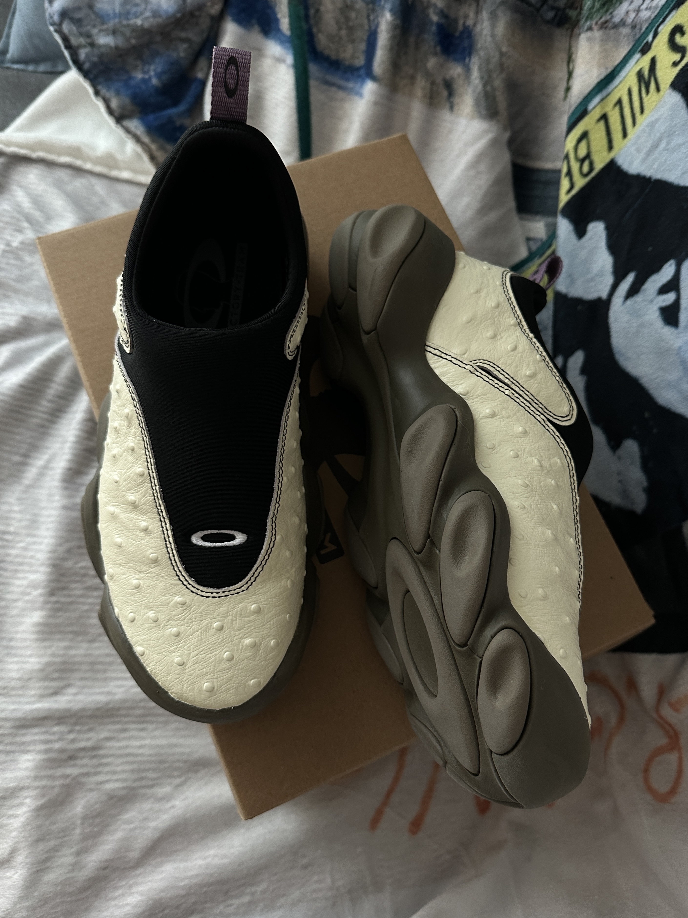 Oakley Factory Team x Brain Dead Ostrich Flesh Ivory 착용 스타일 - 1