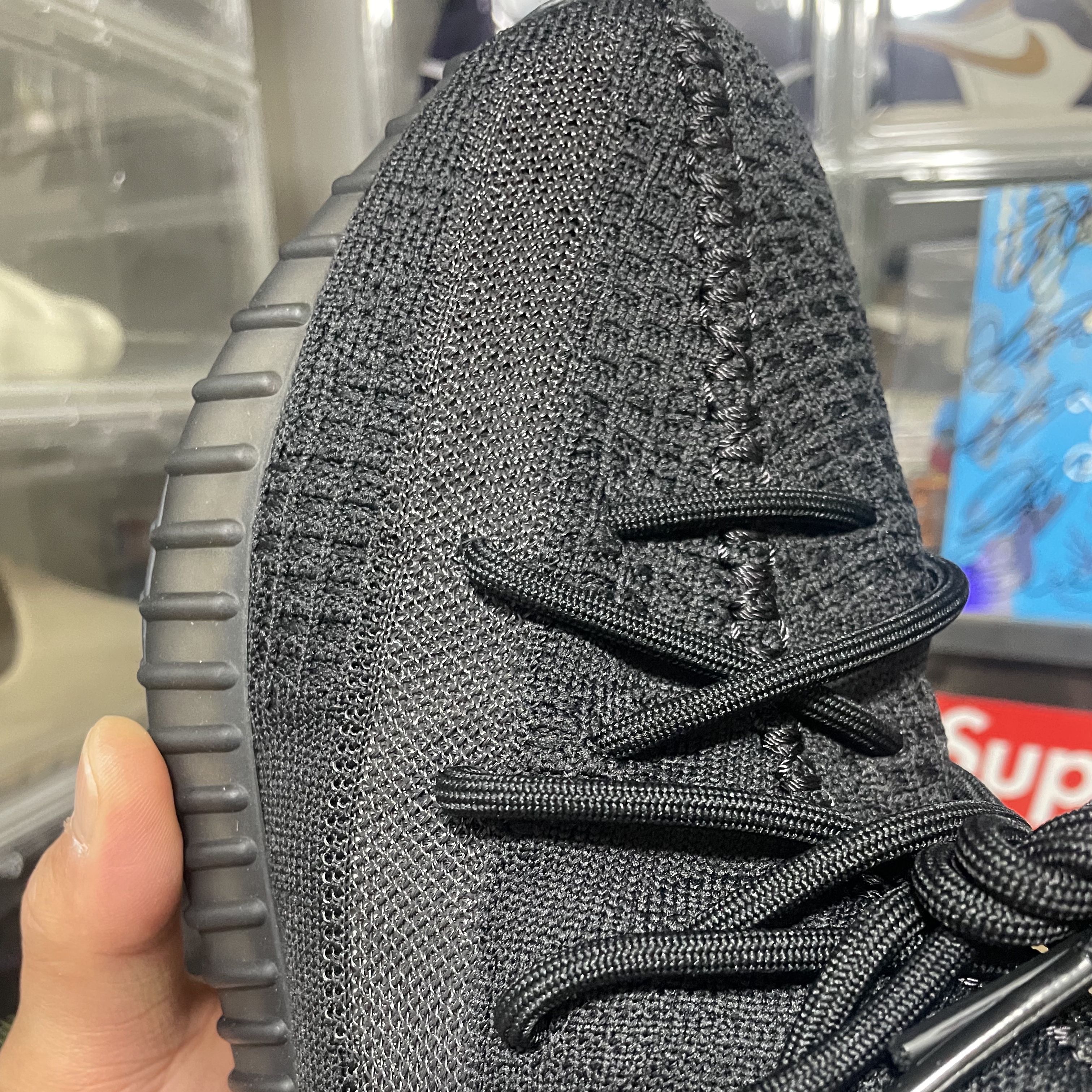 Adidas Yeezy Boost 350 V2 Onyx, Adidas Yeezy Boost 350 V2 Black Red 2017 착용 스타일 - 4