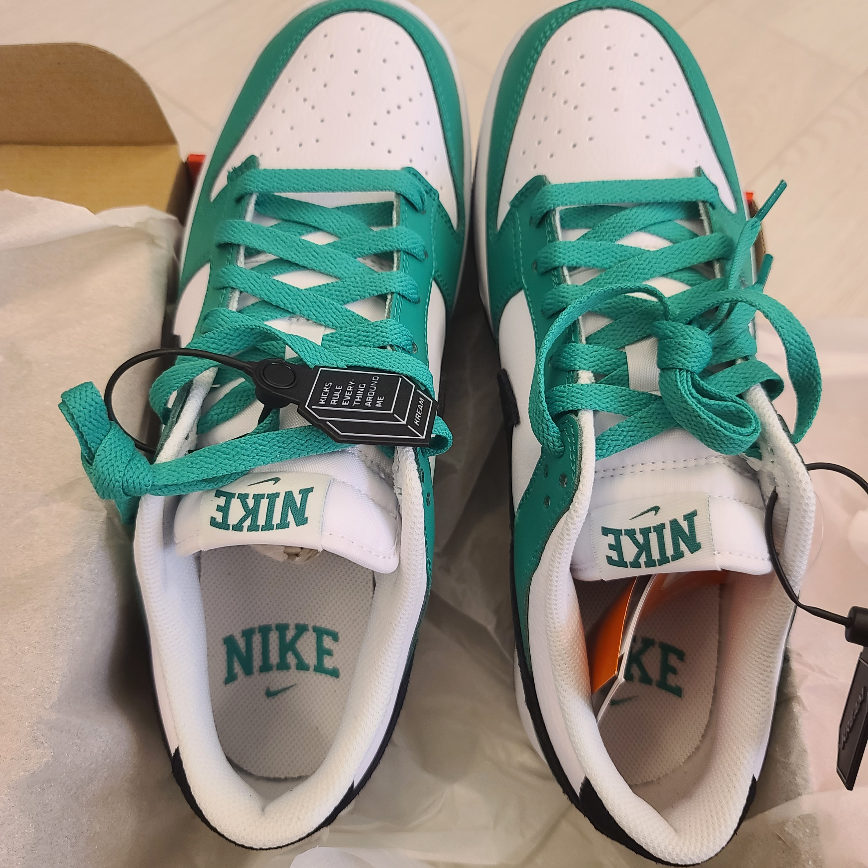 Nike Dunk Low White Green 착용 스타일