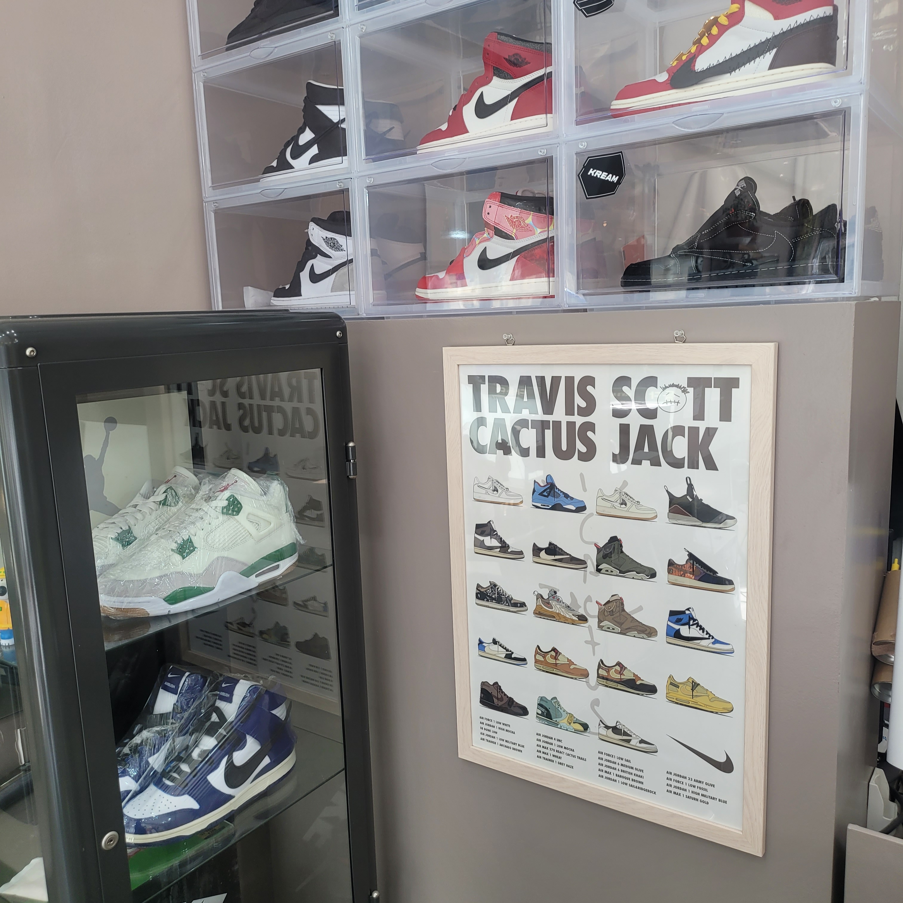 (W) Jordan 1 x Teyana Taylor Zoom CMFT 2 Gym Red, Jordan 1 Retro High Spider-Man Next Chapter 착용 스타일 - 2