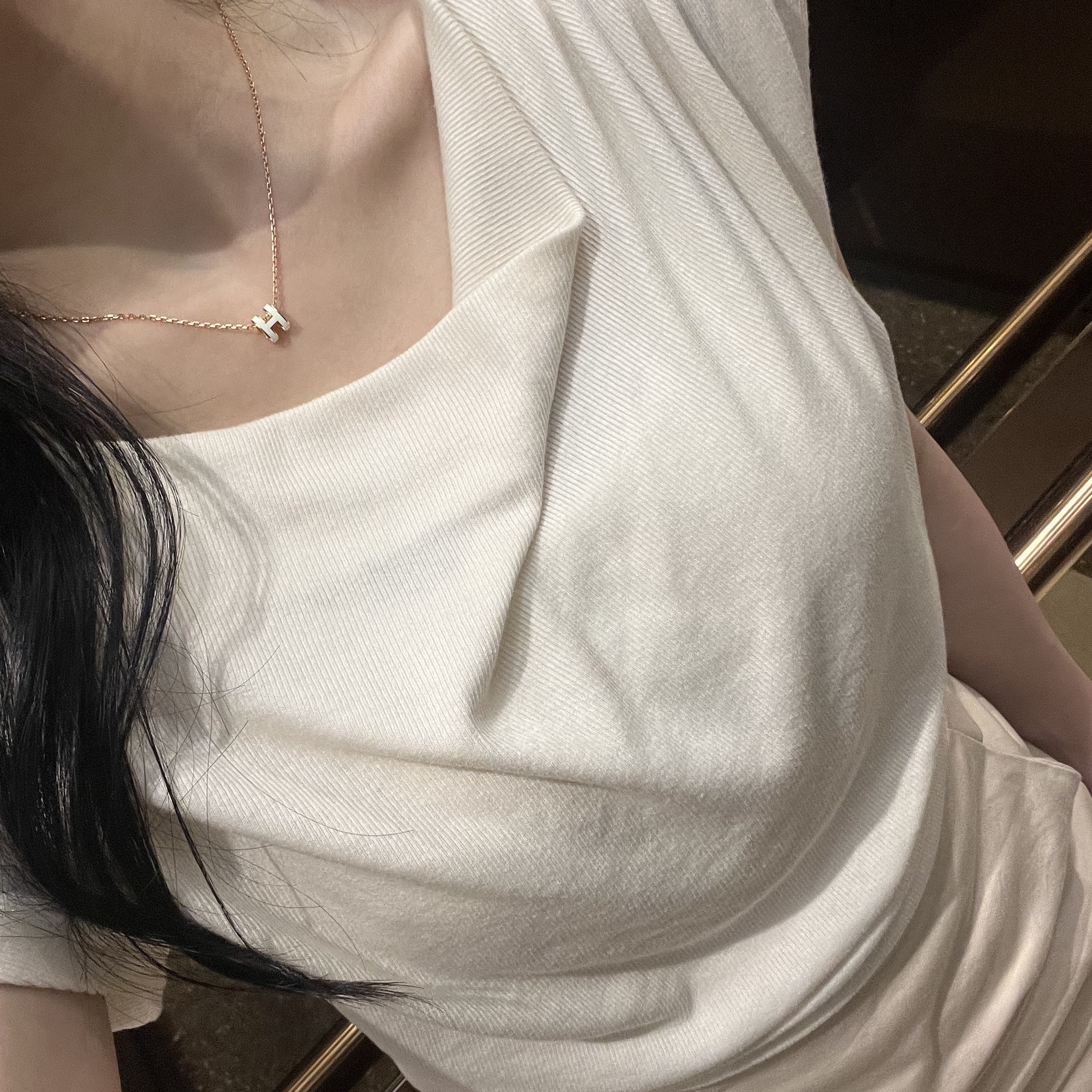 (W) Hermes Mini Pop H Pendant Rose Gold & Blanc 착용 스타일