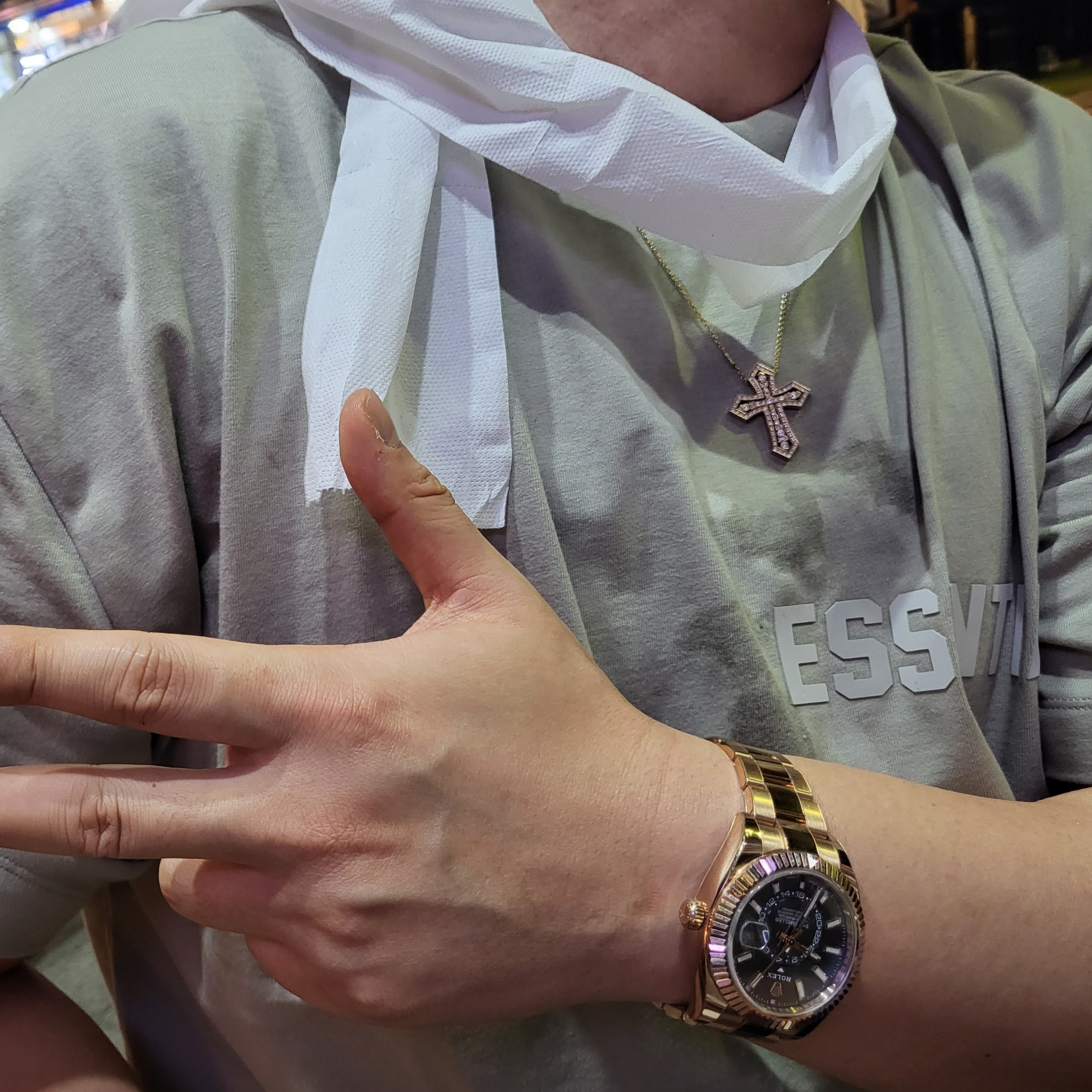 Essentials SS T-Shirt Off Black - 23SS, Rolex Sky-Dweller 42mm 326935 Slate Oyster 착용 스타일