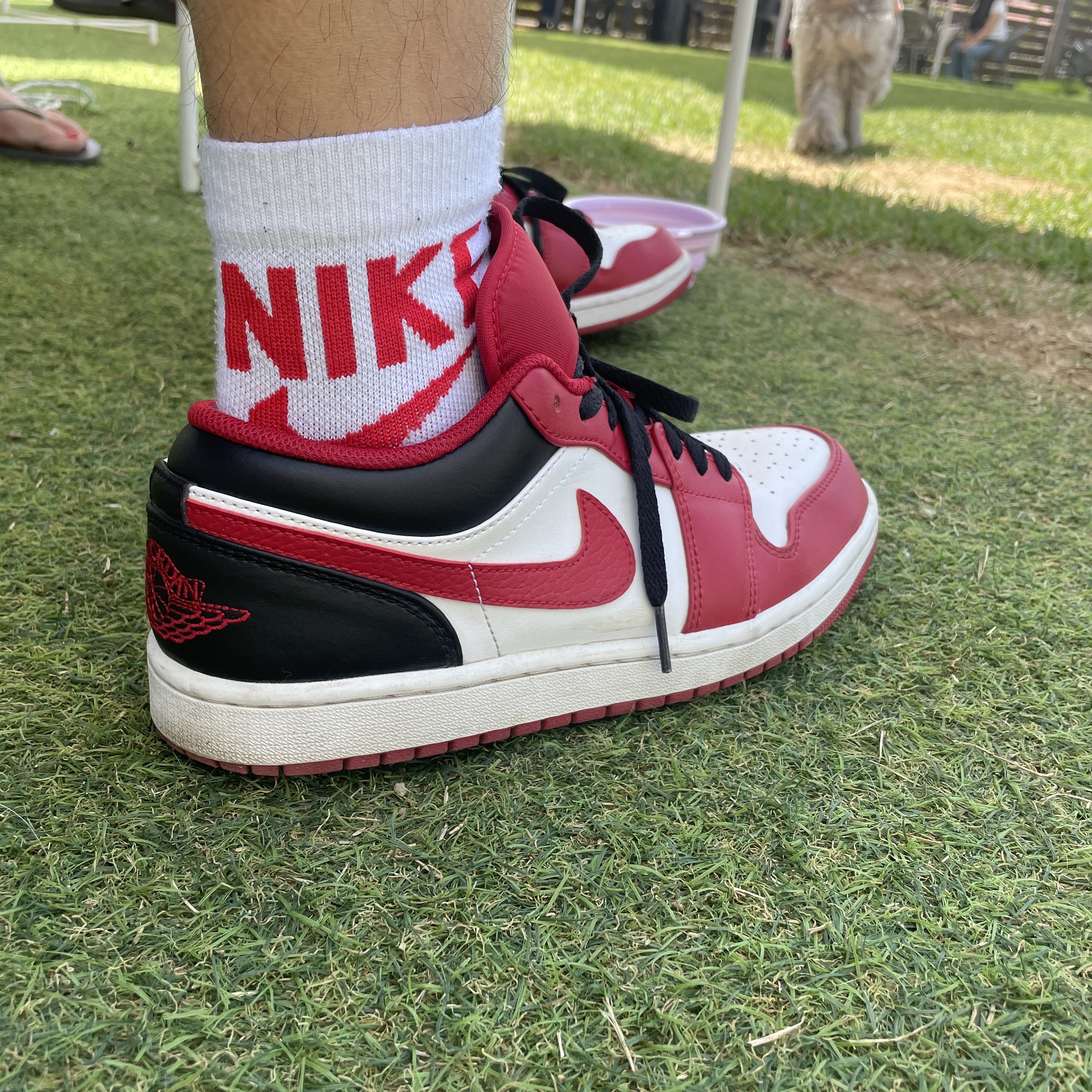 Jordan 1 Low White Gym Red Black 착용 스타일 - 1