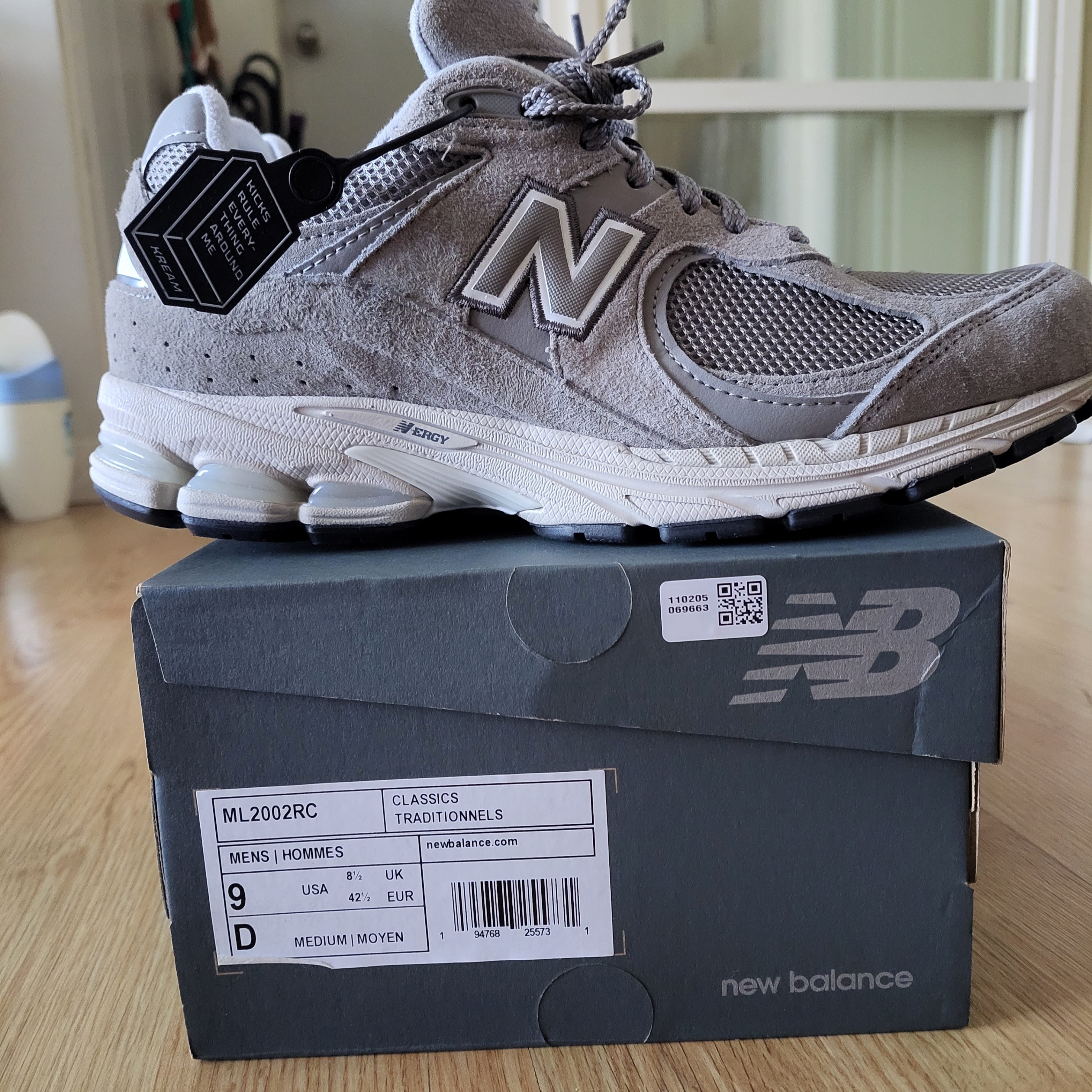 New Balance 2002R Grey 착용 스타일 - 2