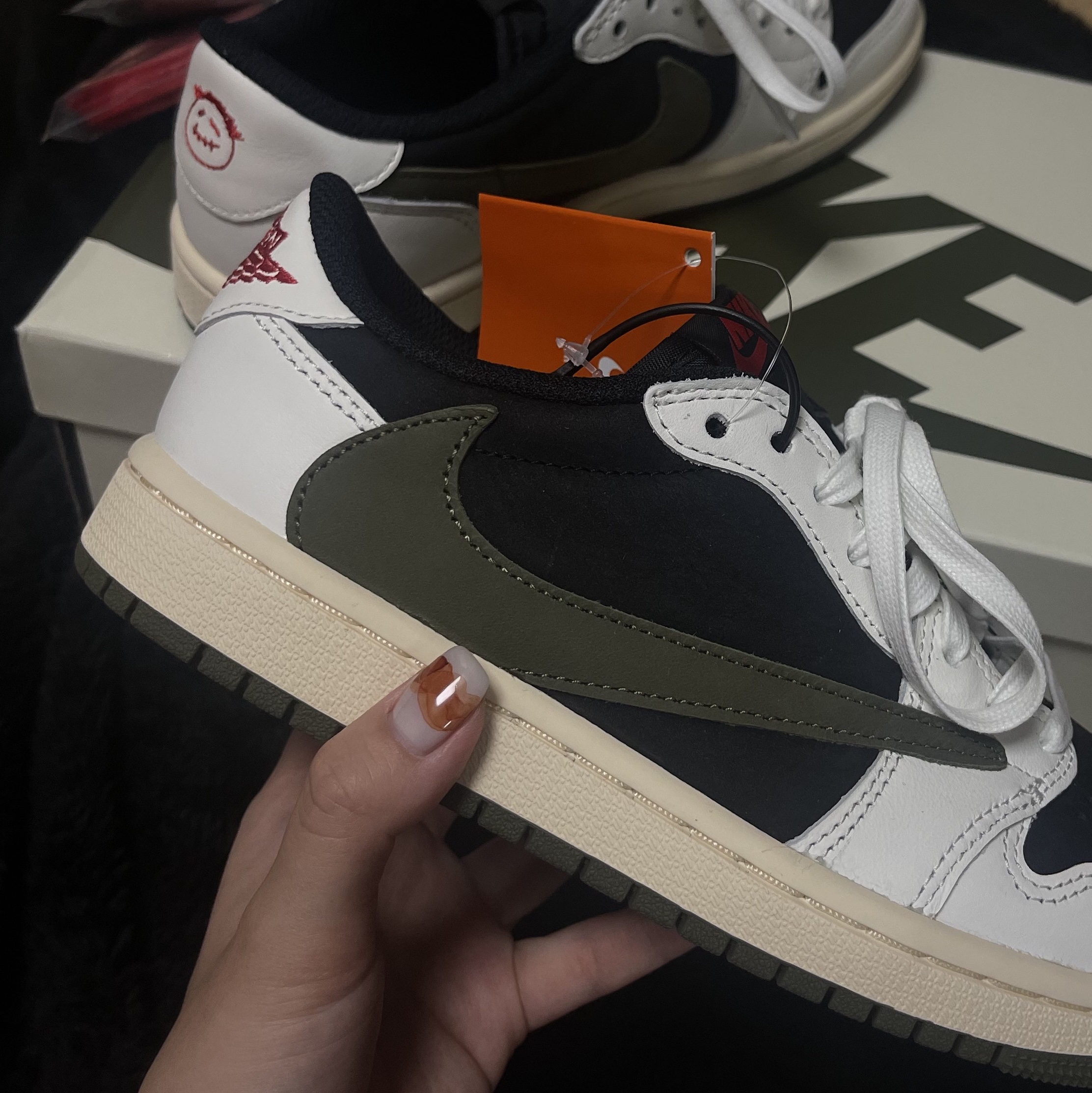 (W) Jordan 1 x Travis Scott Retro Low OG SP Medium Olive 착용 스타일