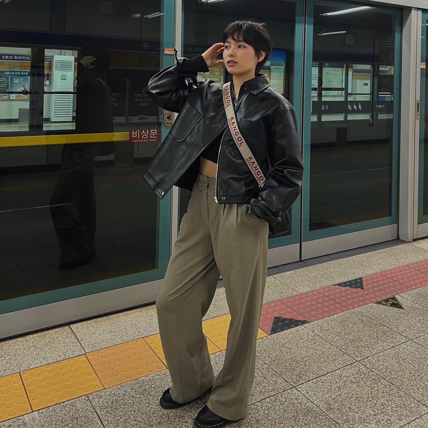 (W) Dr. Martens 1460 Virginia Boots Black 착용 스타일 - 1
