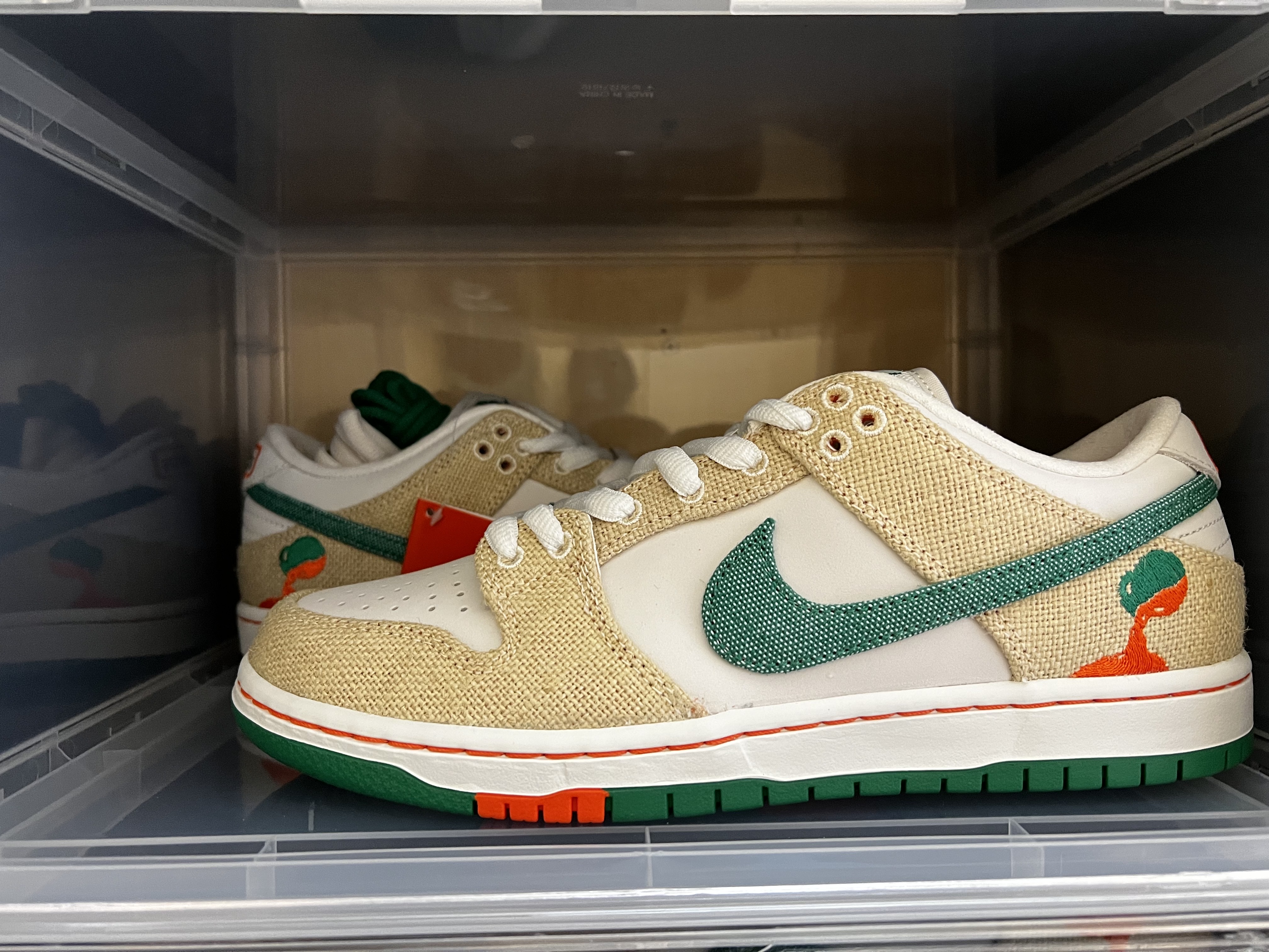 Nike x Jarritos SB Dunk Low Phantom and Malachite 착용 스타일