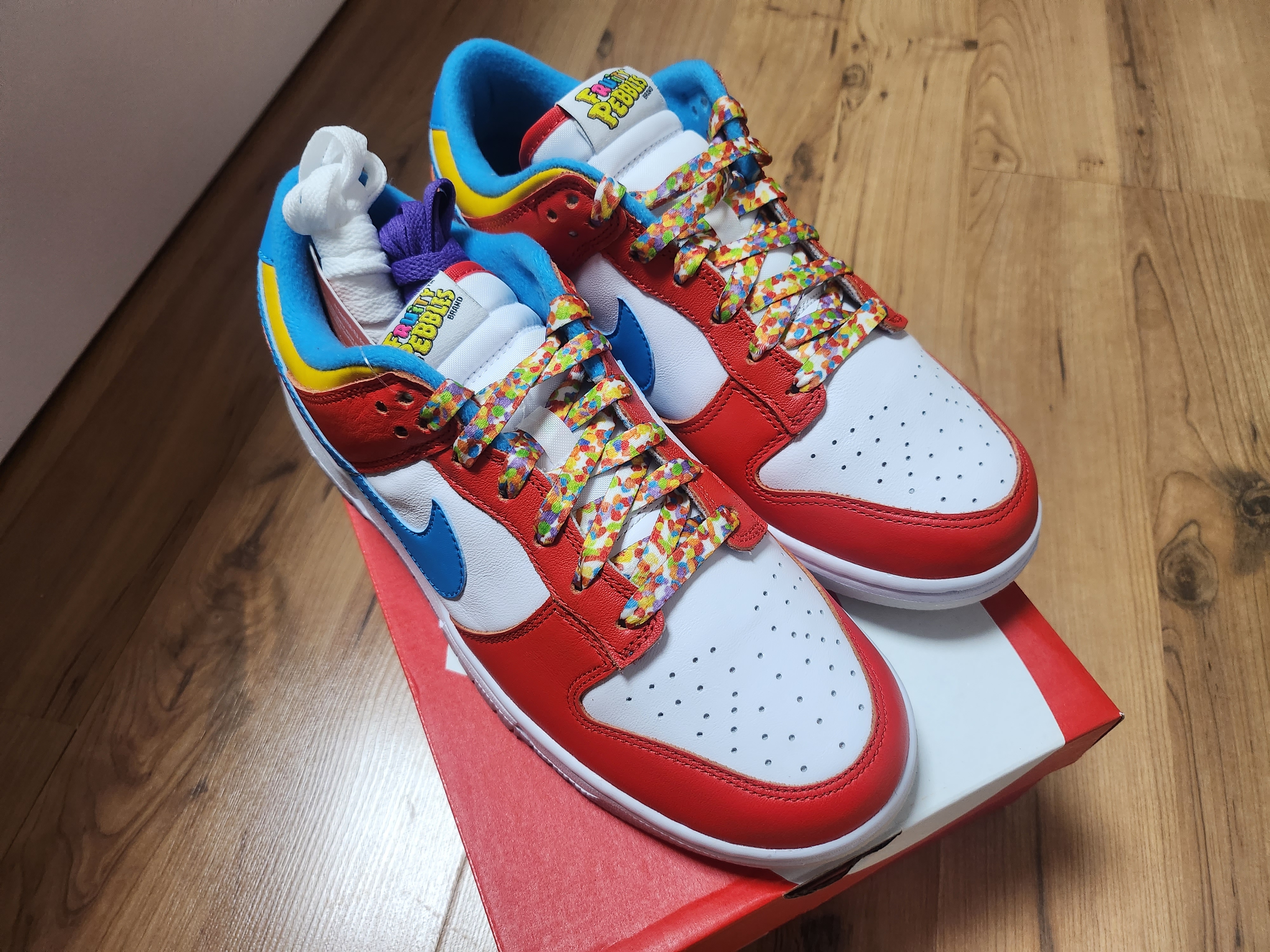 Nike x LeBron James x Fruity Pebbles Dunk Low QS Habanero Red 착용 스타일 - 4