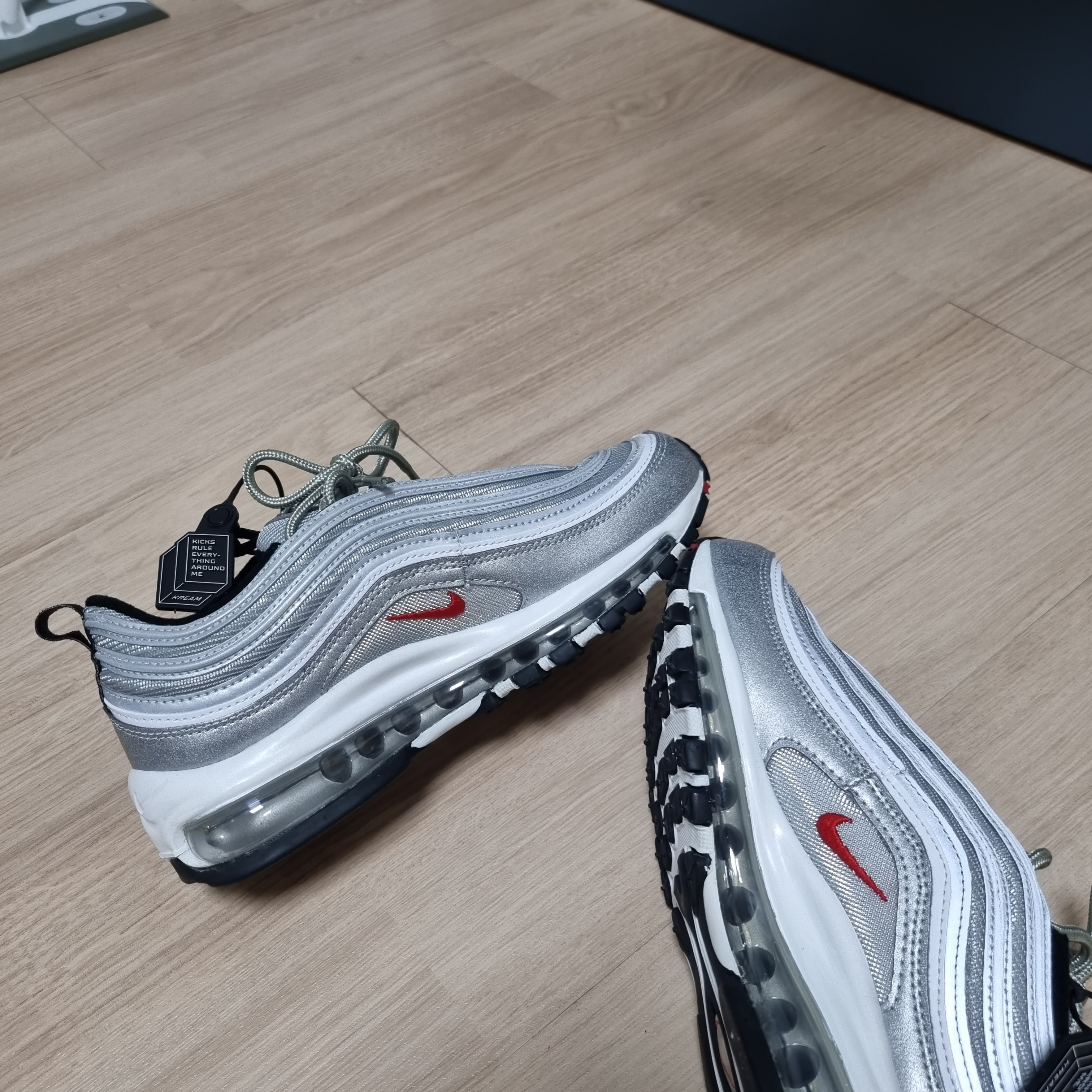 (W) Nike Air Max 97 OG Silver Bullet 2022 착용 스타일 - 2