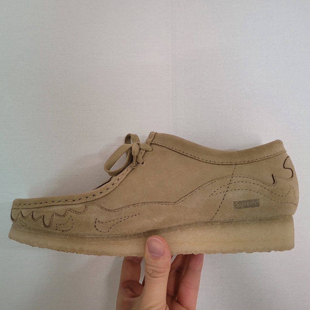 Clarks x Supreme Wallabee Tan 착용 스타일 - 2