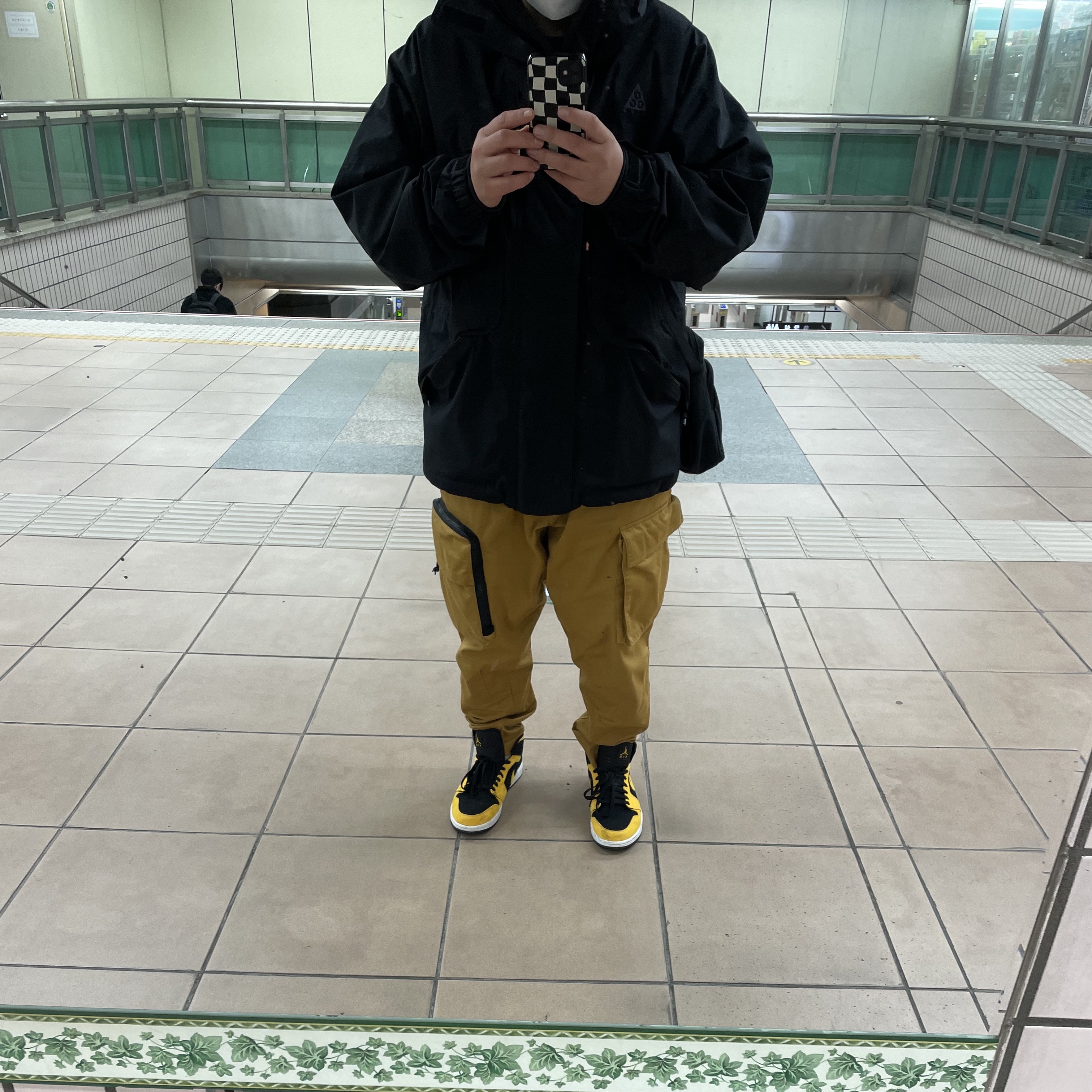 Nike ACG Gore-Tex Jacket Black Anthracite 착용 스타일