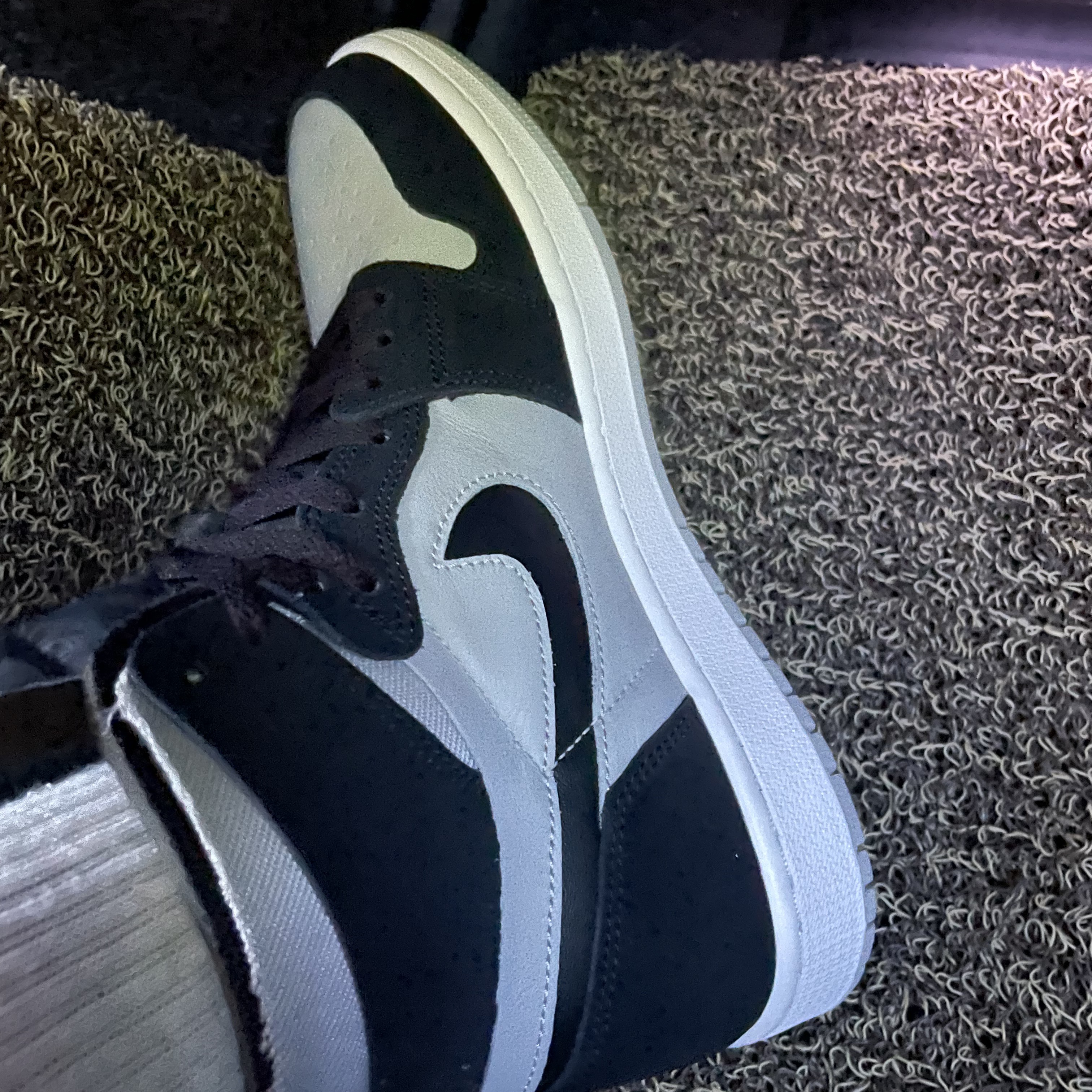 Jordan 1 Zoom Air CMFT Black Light Smoke Grey 착용 스타일