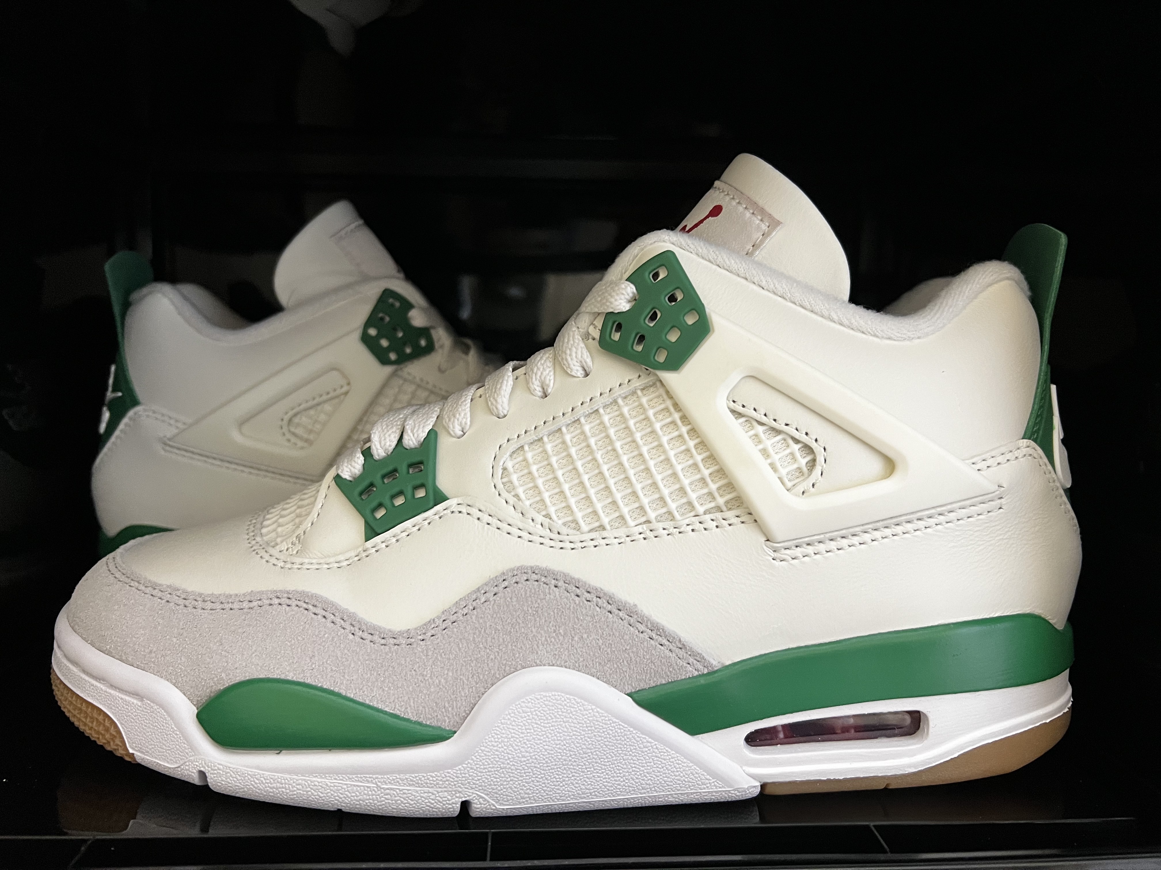 Jordan 4 x Nike SB Retro SP Pine Green 착용 스타일