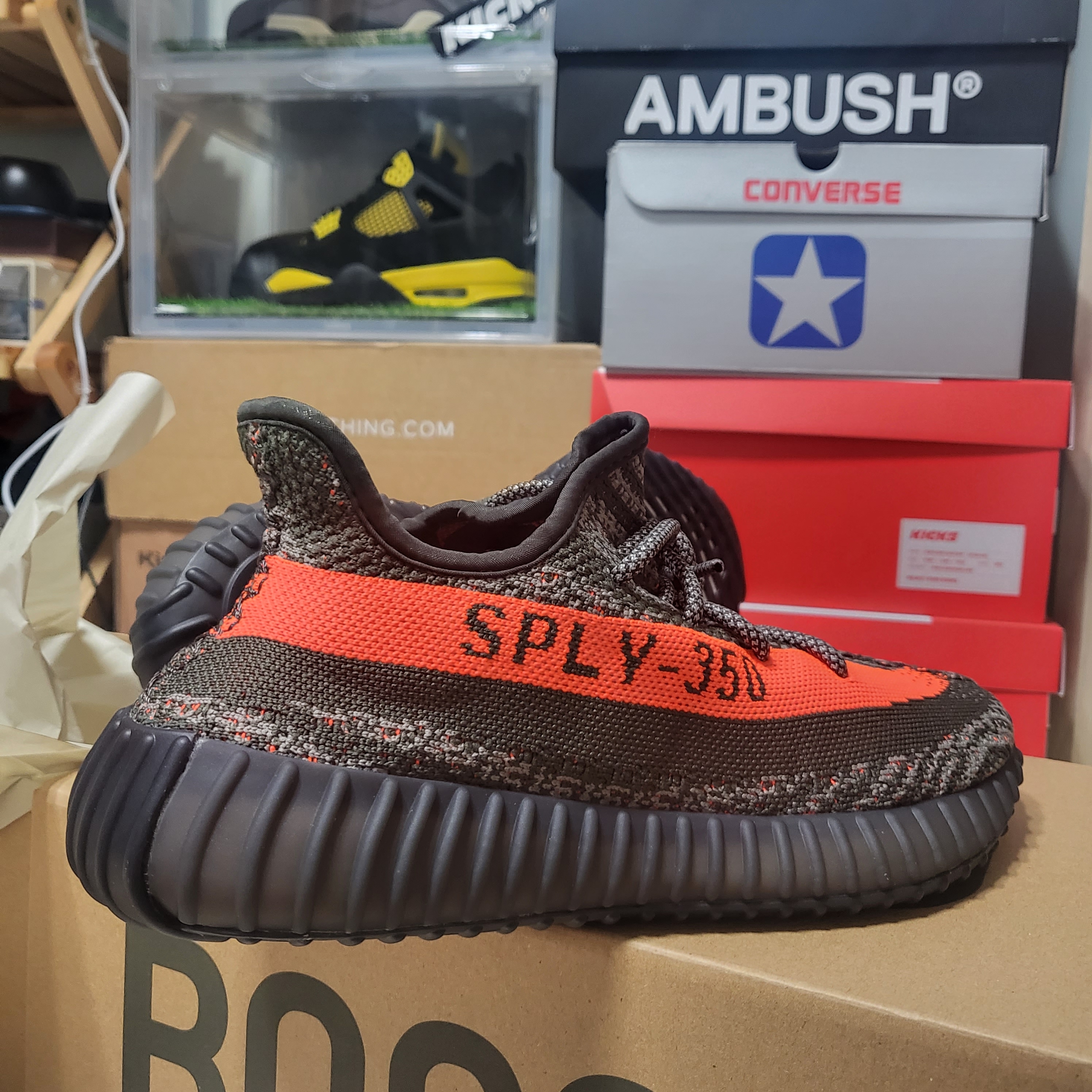 Adidas Yeezy Boost 350 V2 Carbon Beluga 착용 스타일 - 1