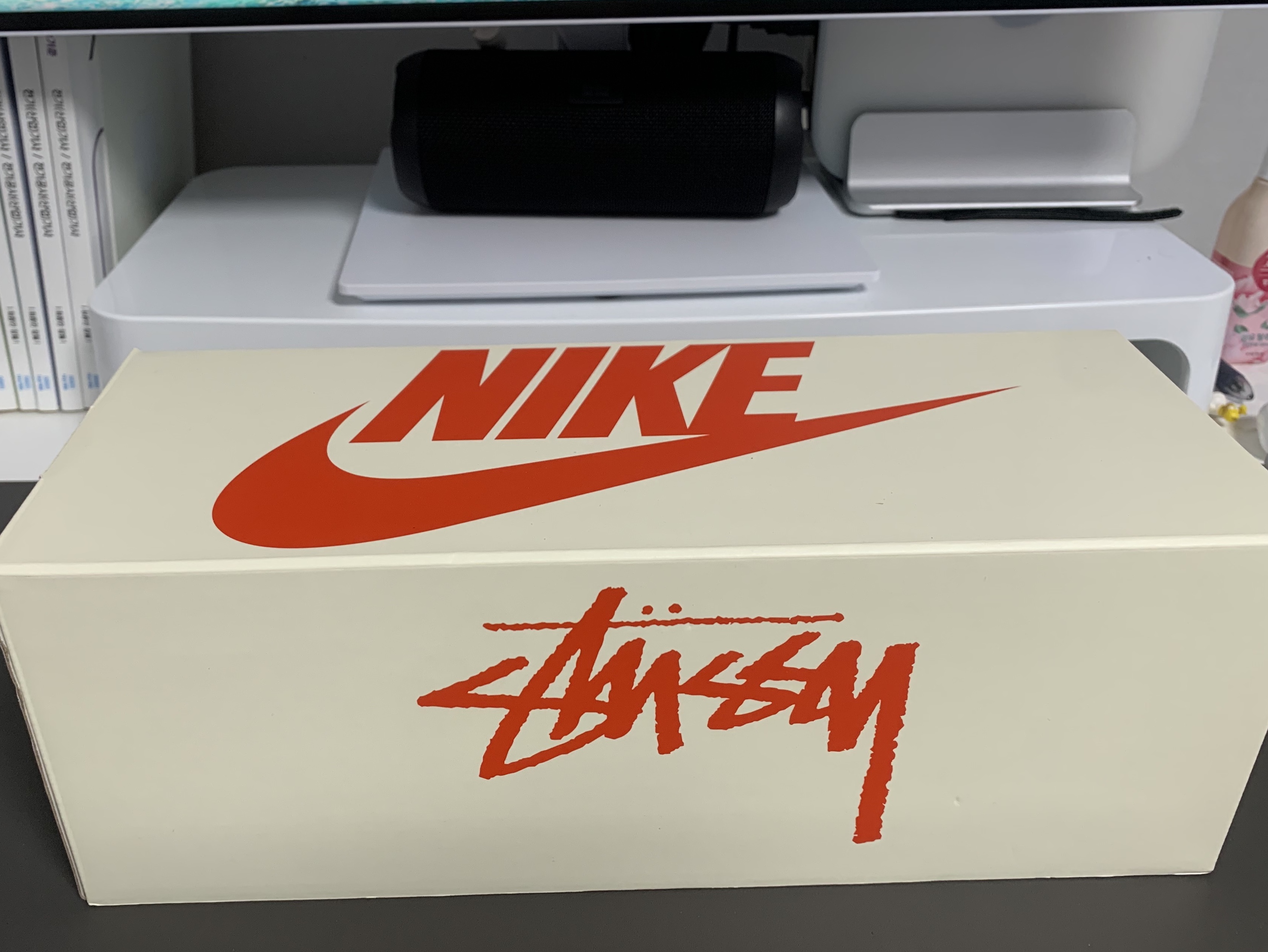 Nike x Stussy Benassi Hemp Slide Fossil Stone 착용 스타일 - 1