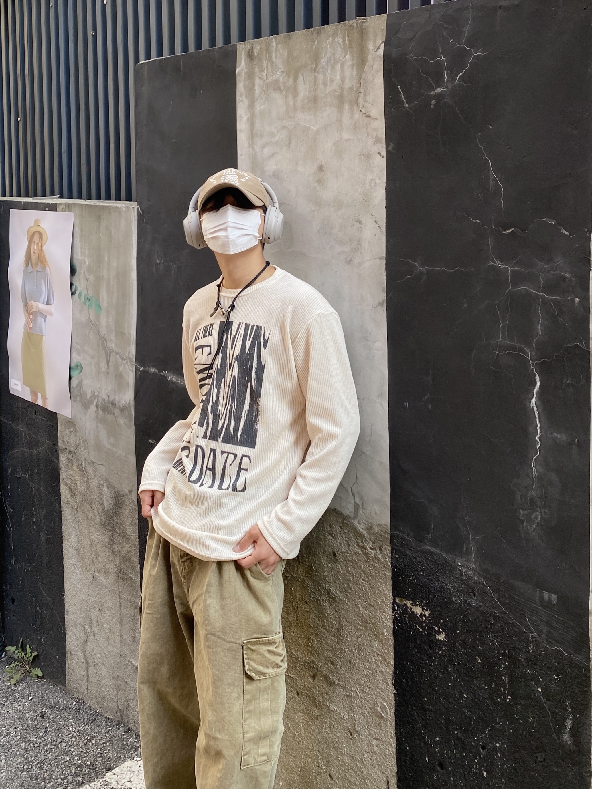 소니 WH-1000XM4 플래티넘 실버 (국내 정식 발매 제품), 아워레가시 라돈 레더 키체인 블랙 착용 스타일 - 5