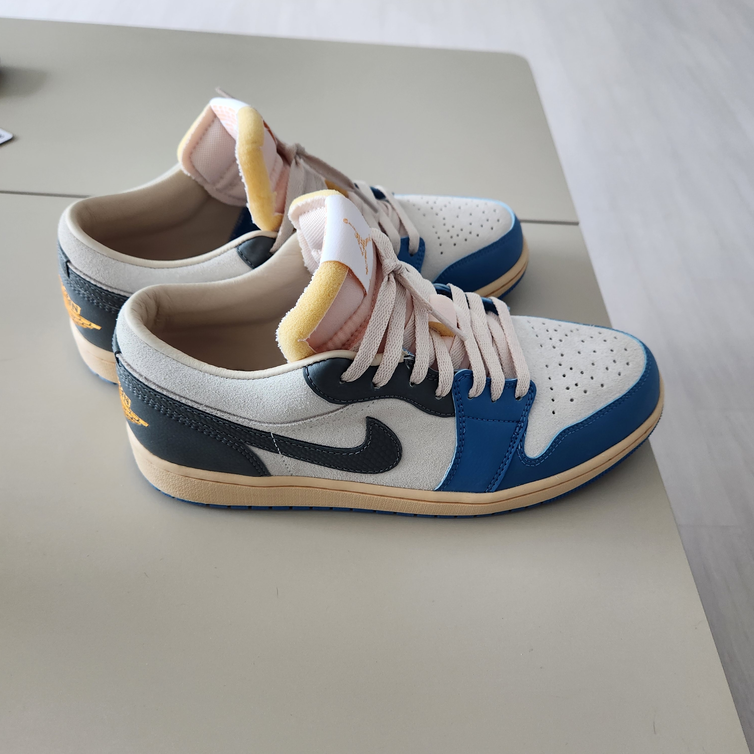 Jordan 1 Low SE Tokyo 96 착용 스타일 - 2