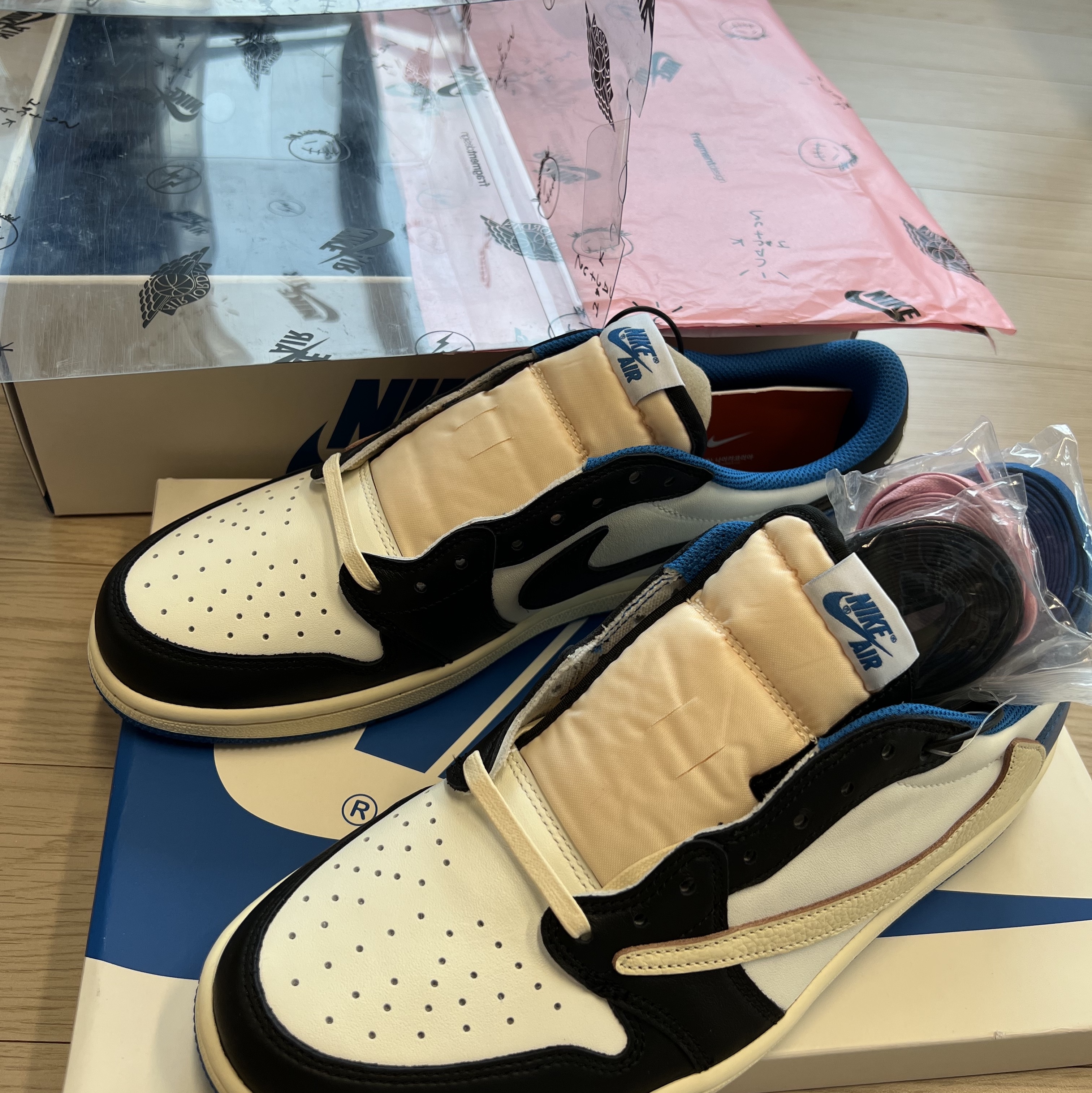 Jordan 1 x Travis Scott x Fragment Retro Low OG SP Military Blue 착용 스타일 - 3