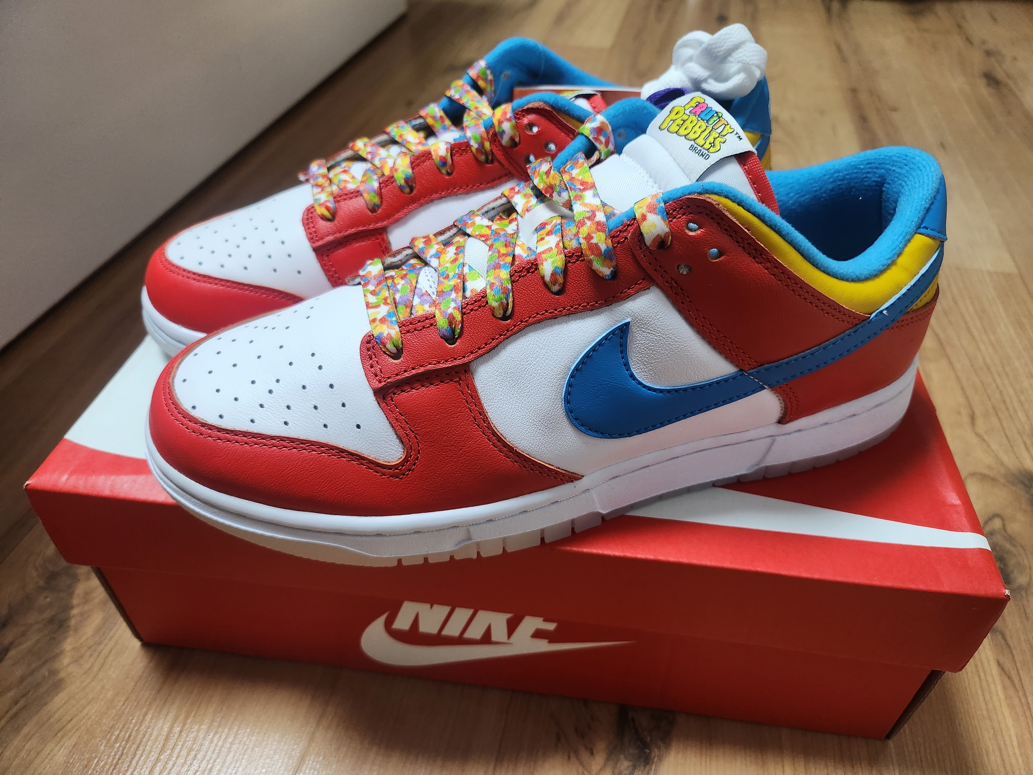 Nike x LeBron James x Fruity Pebbles Dunk Low QS Habanero Red 착용 스타일 - 1