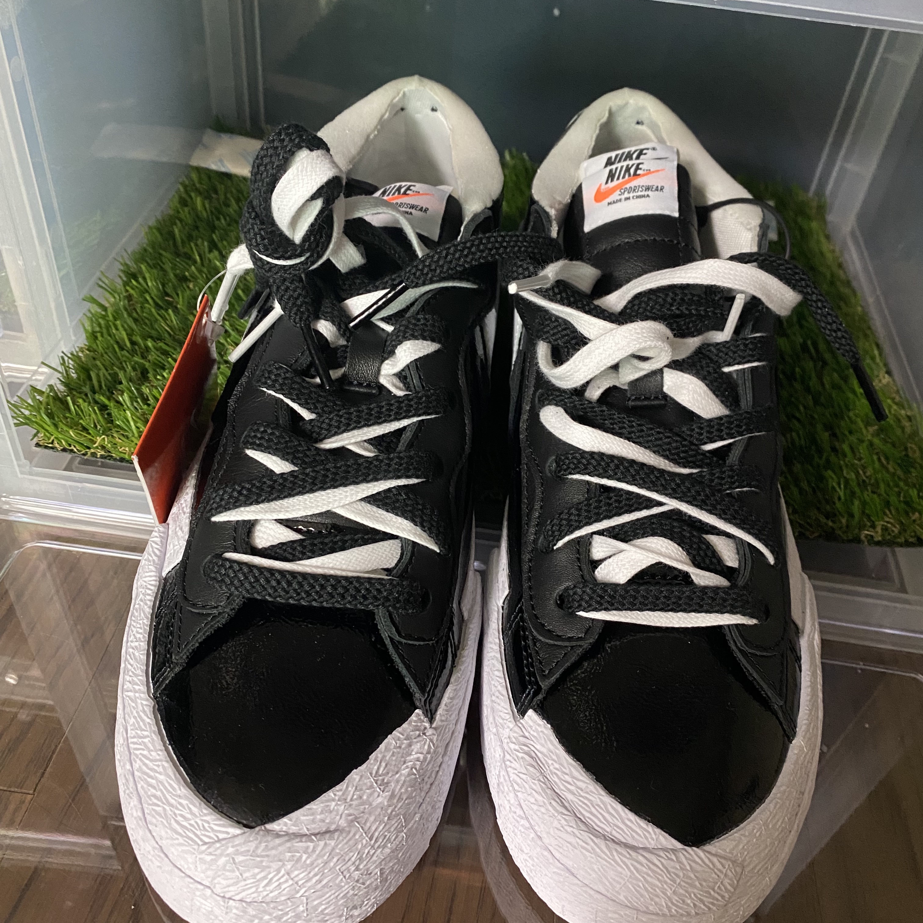 Nike x Sacai Blazer Low Black Patent Leather 착용 스타일 - 2