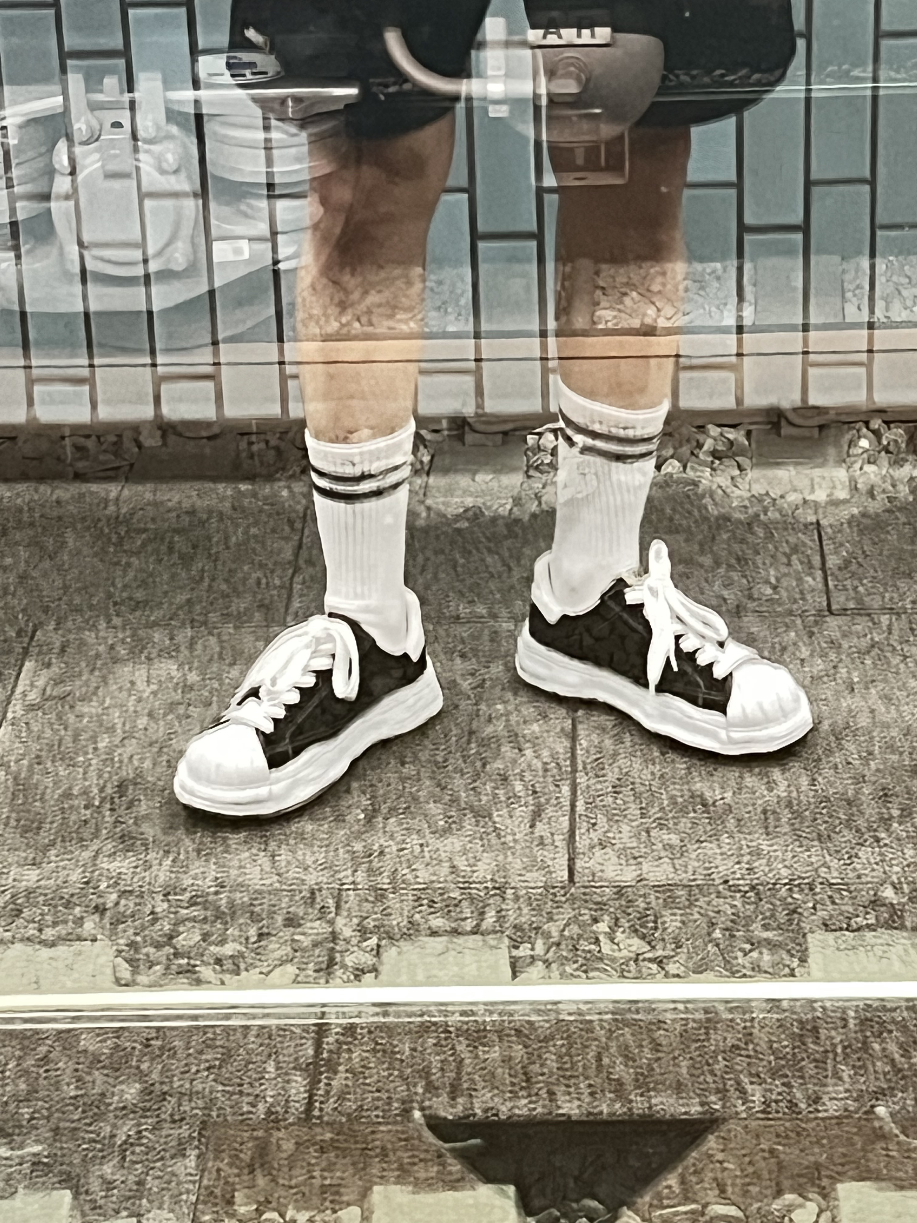 Maison Mihara Yasuhiro Blakey OG Sole Canvas Low-top Sneakers Black White 착용 스타일 - 1