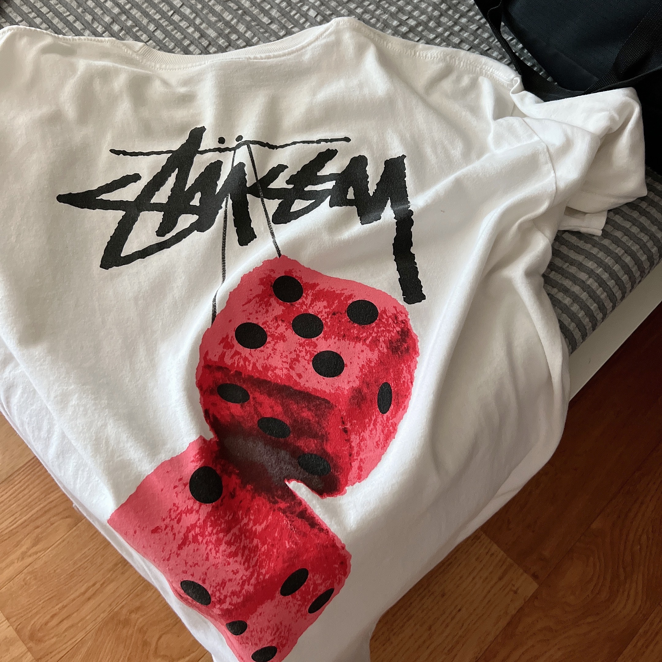 Stussy Fuzzy Dice T-Shirt White 착용 스타일 - 2