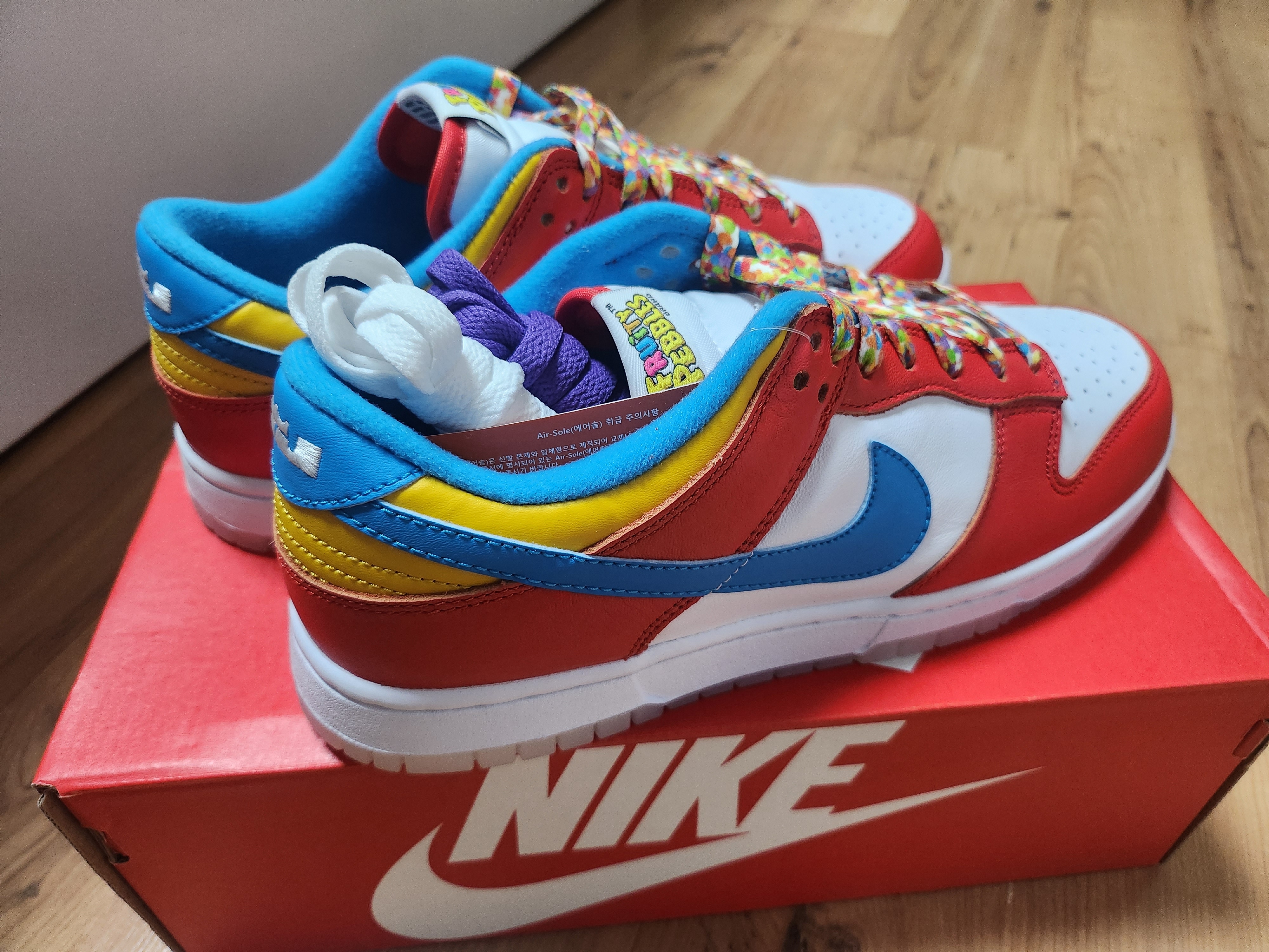 Nike x LeBron James x Fruity Pebbles Dunk Low QS Habanero Red 착용 스타일 - 3