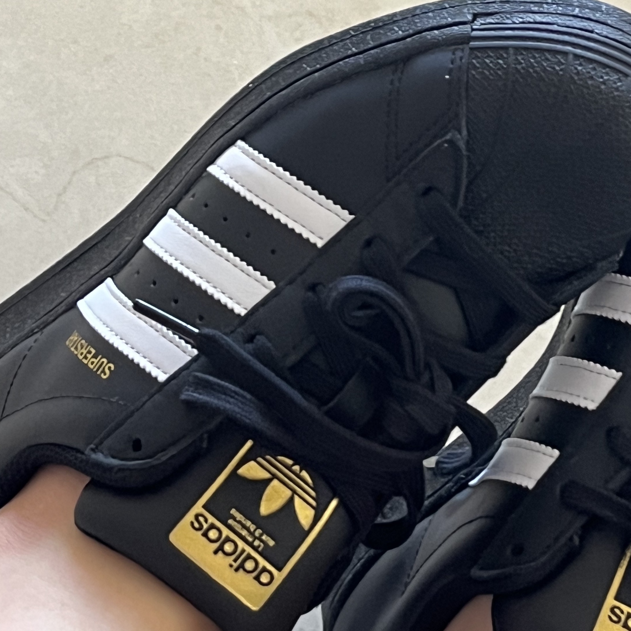 (J) Adidas Superstar Black White 착용 스타일 - 2