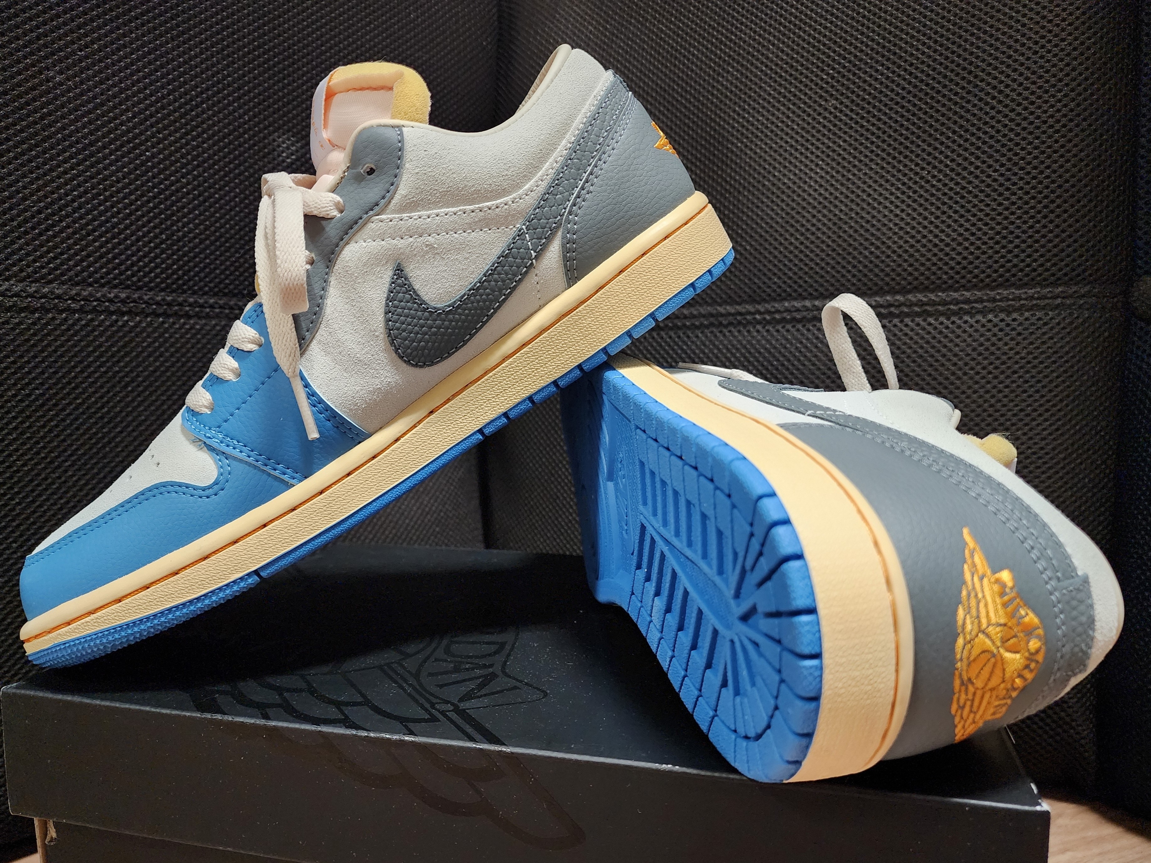 Jordan 1 Low SE Tokyo 96 착용 스타일 - 2