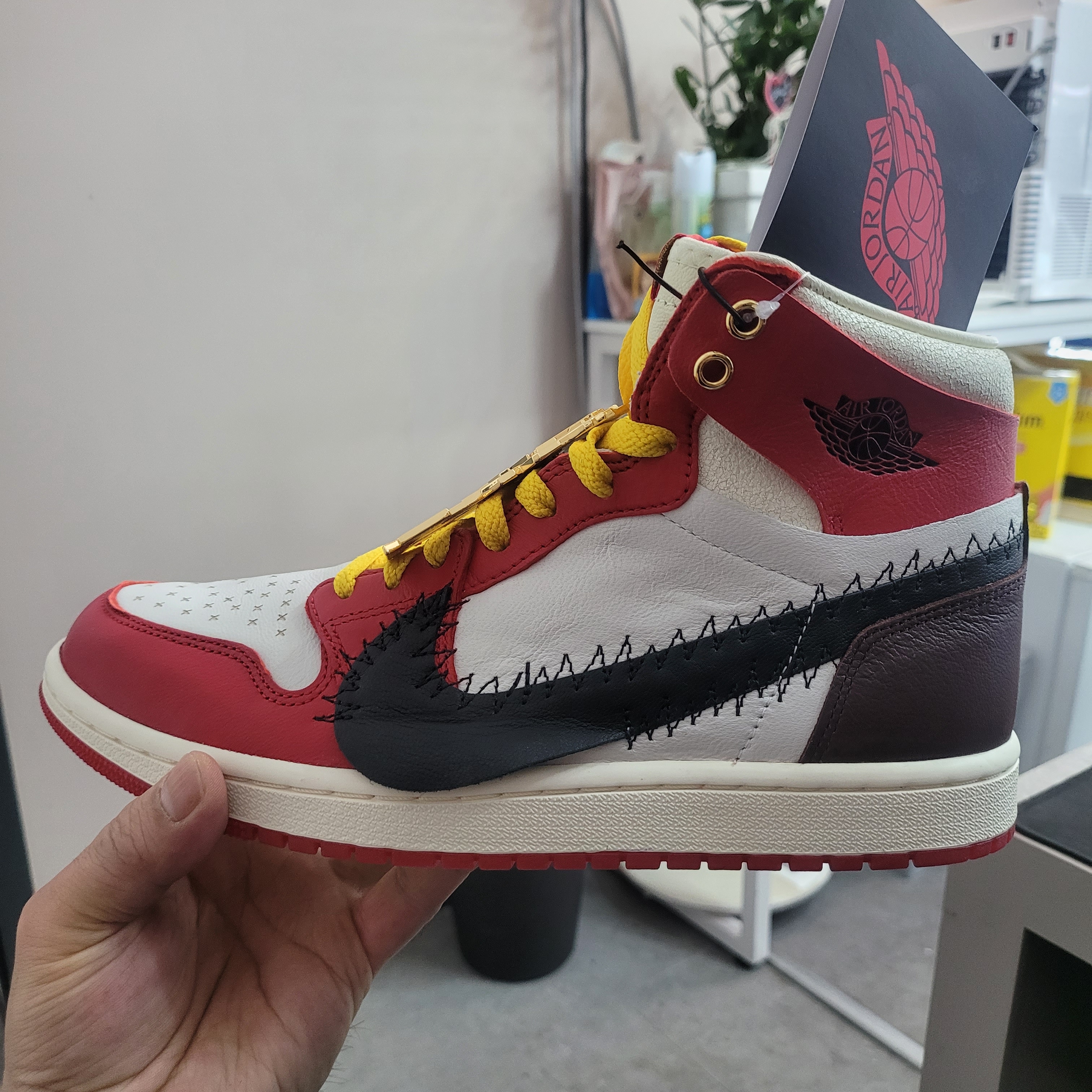 (W) Jordan 1 x Teyana Taylor Zoom CMFT 2 Gym Red 착용 스타일 - 1