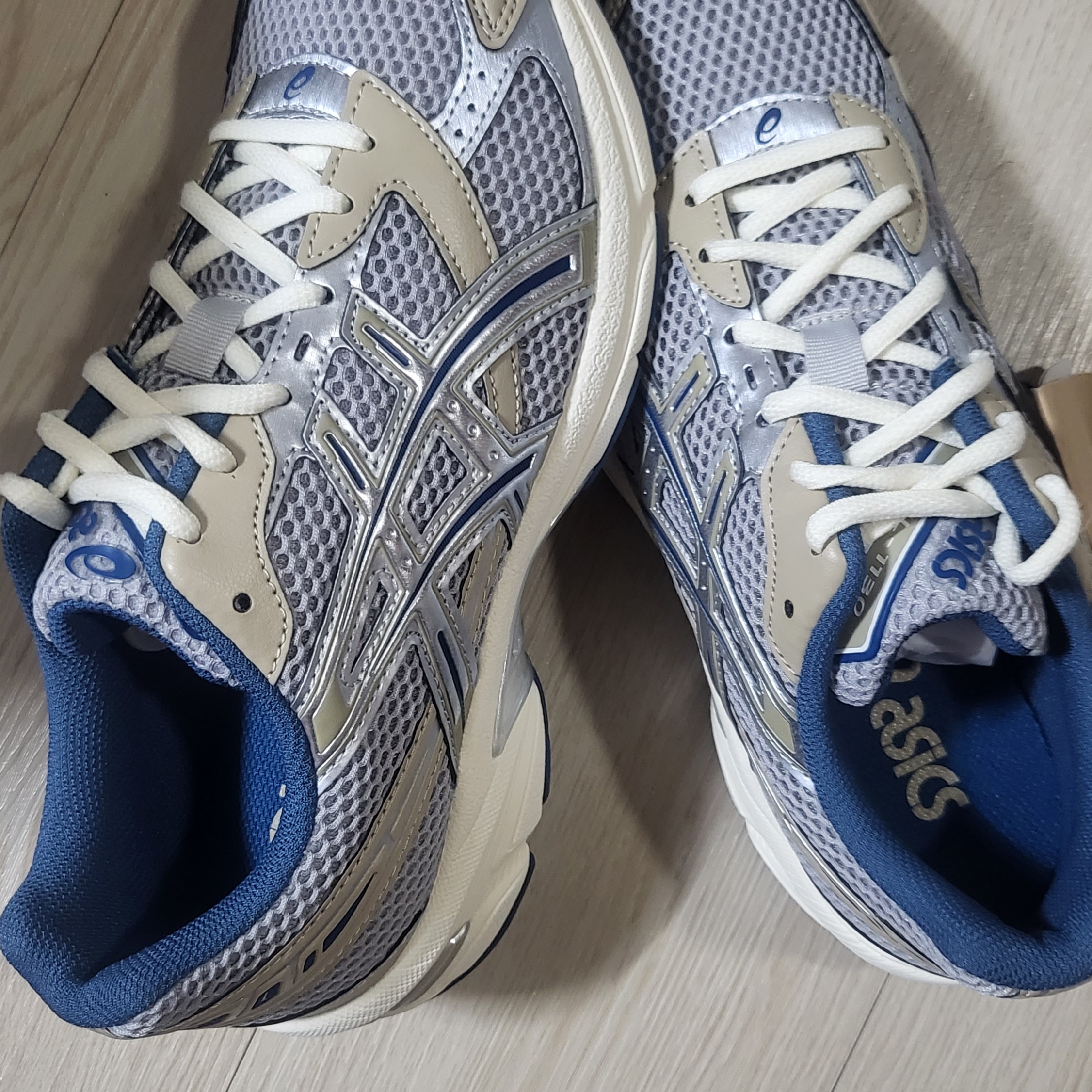 Asics Gel-1130 Oyster Grey Pure Silver 착용 스타일