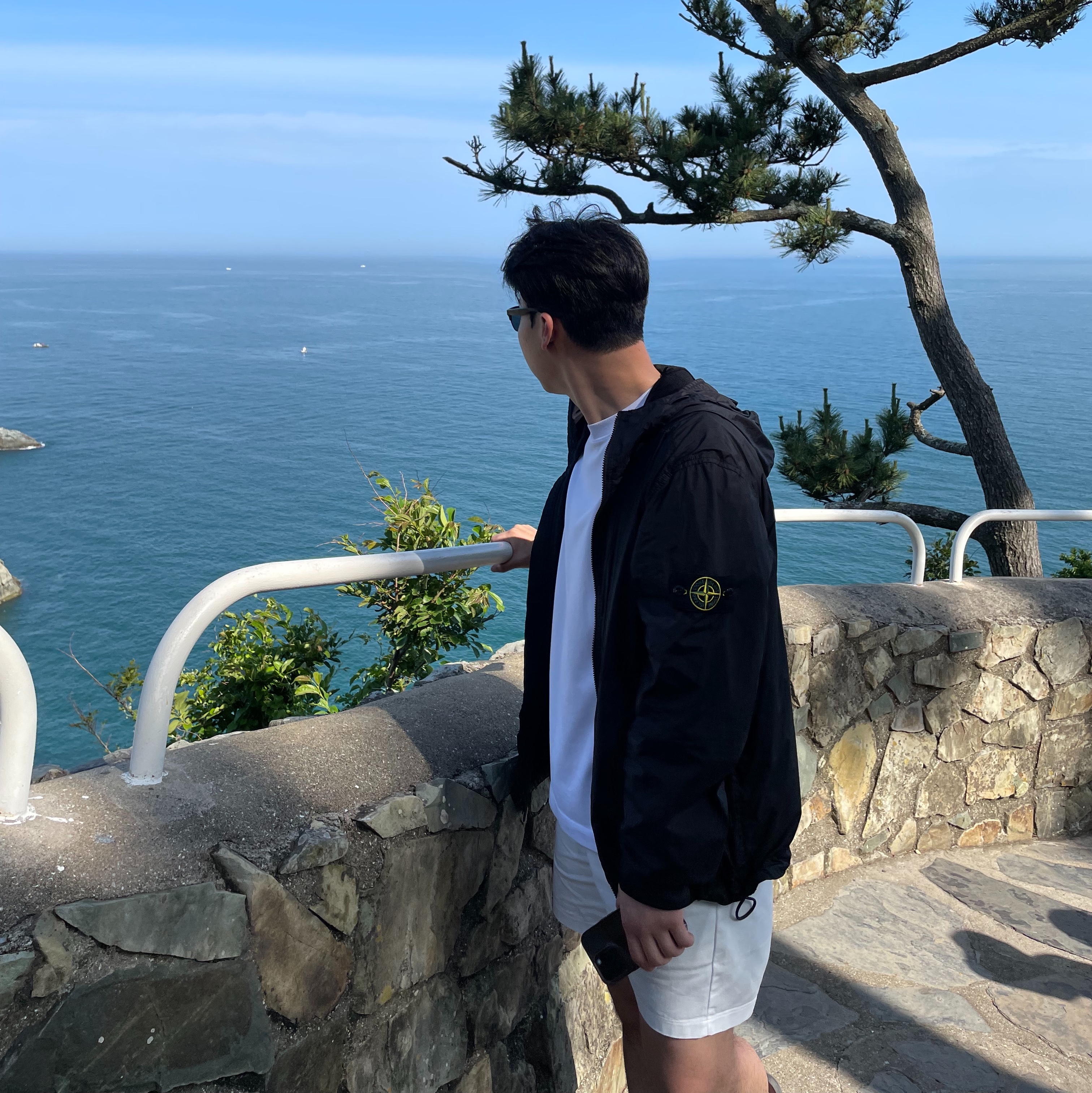 스톤 아일랜드 40522 크링클랩스 나일론 가먼트 다이드 후드 자켓 블랙 - 23SS 착용 스타일 - 1